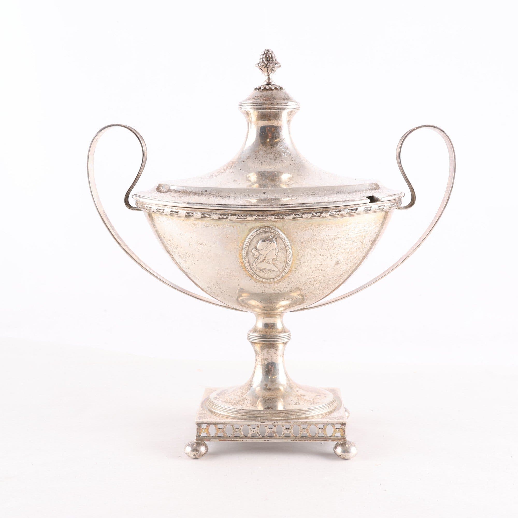 Strösockerskål, Silver, C.G Hallberg, kattfot