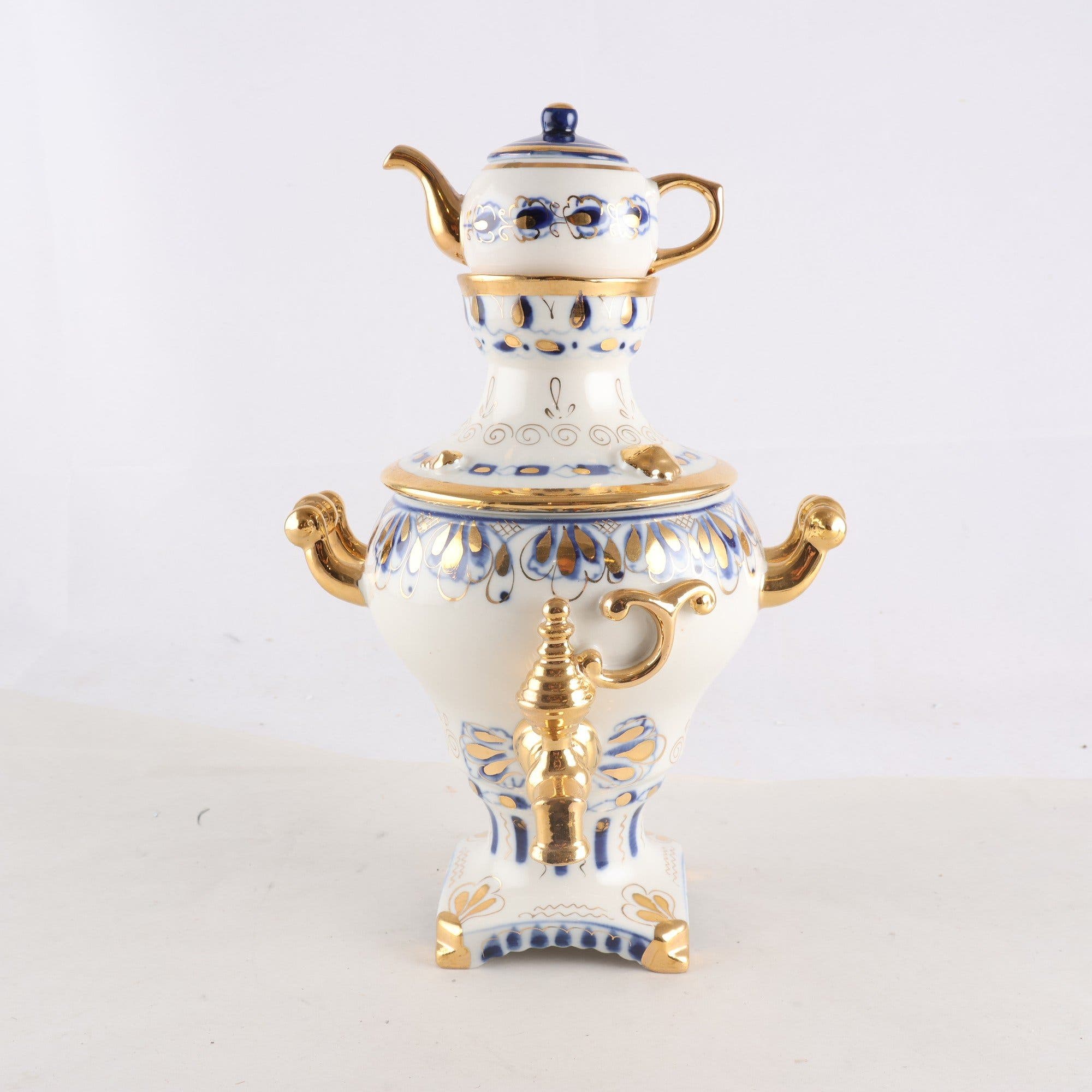 Samovar, porslin, Gzhel, Ryssland, 1900-tal. Samfraktas ej