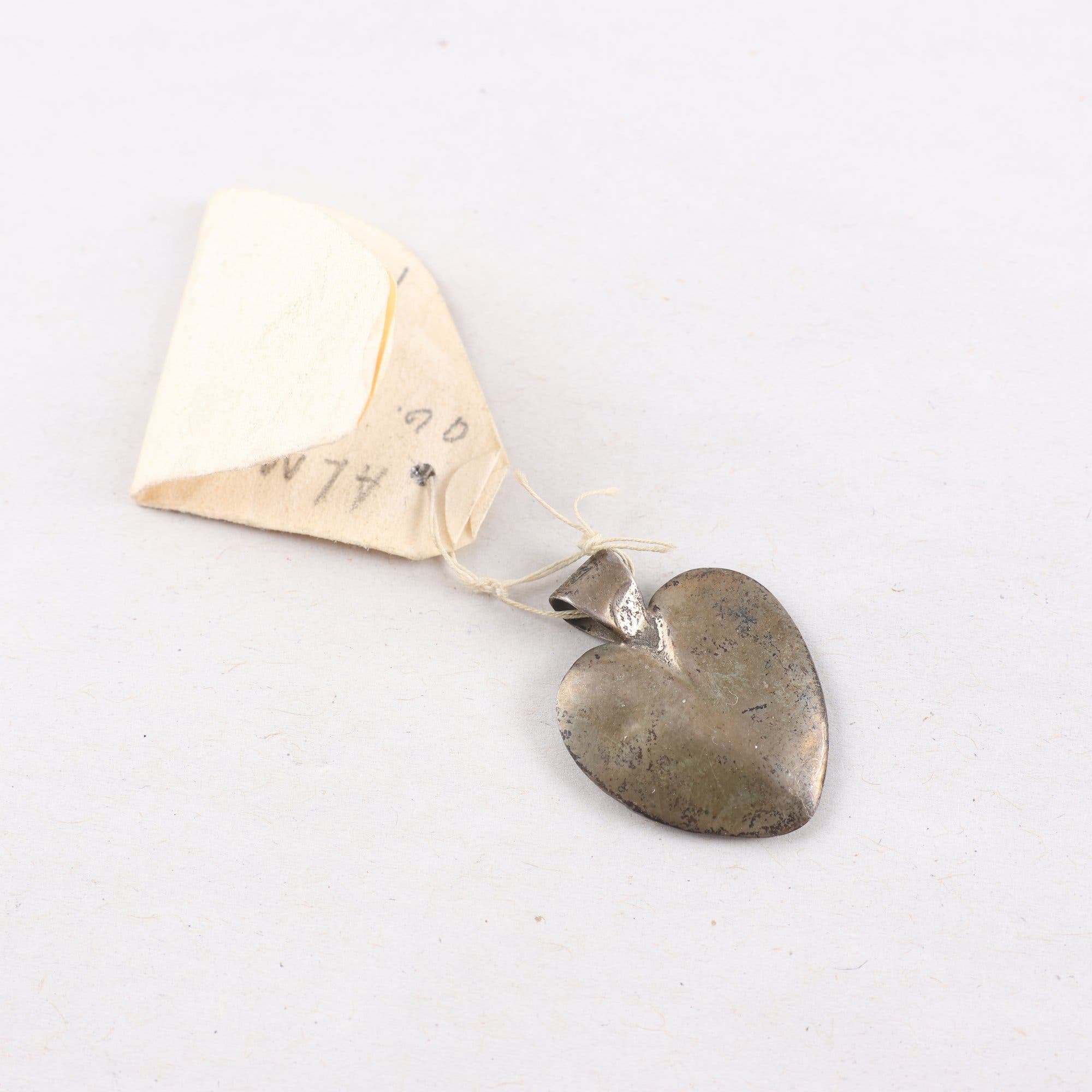 Hänge / almogesmycke, silver
