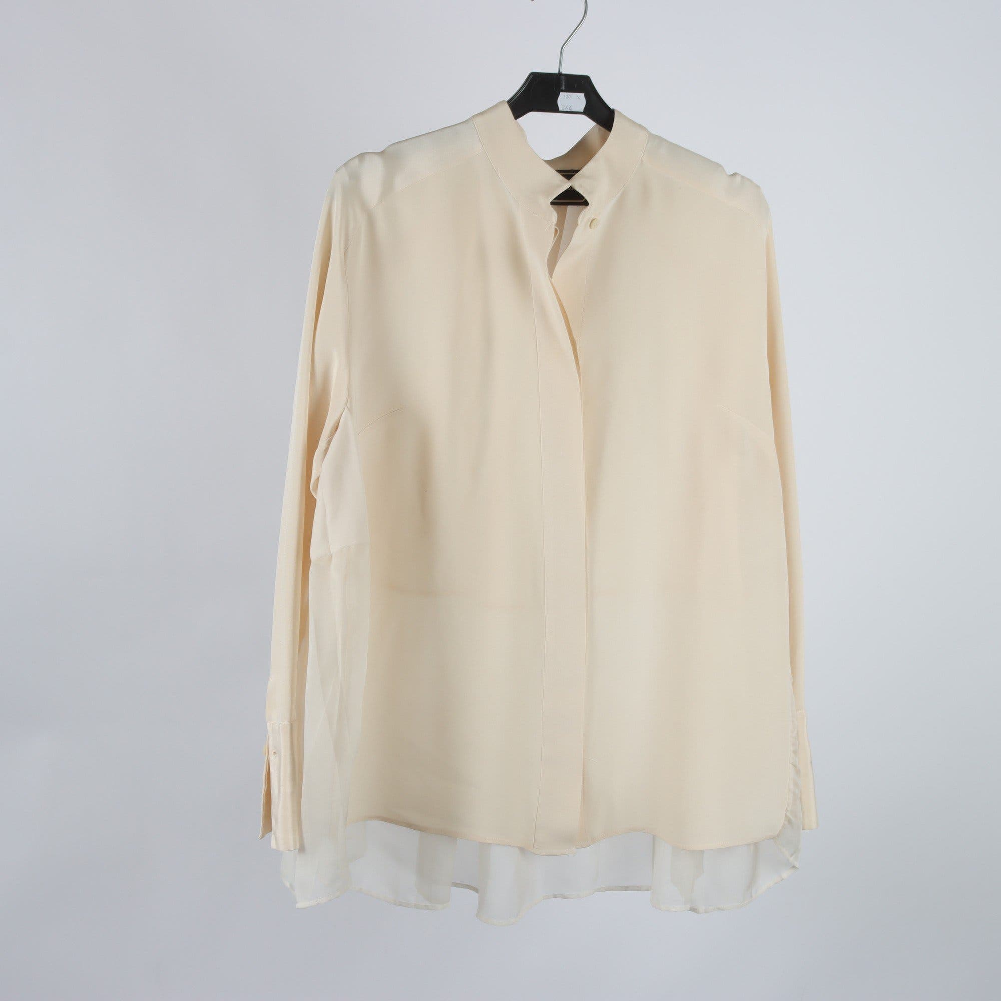 Blus, By Malene Birger, offwhite100% silke, stl. 34.