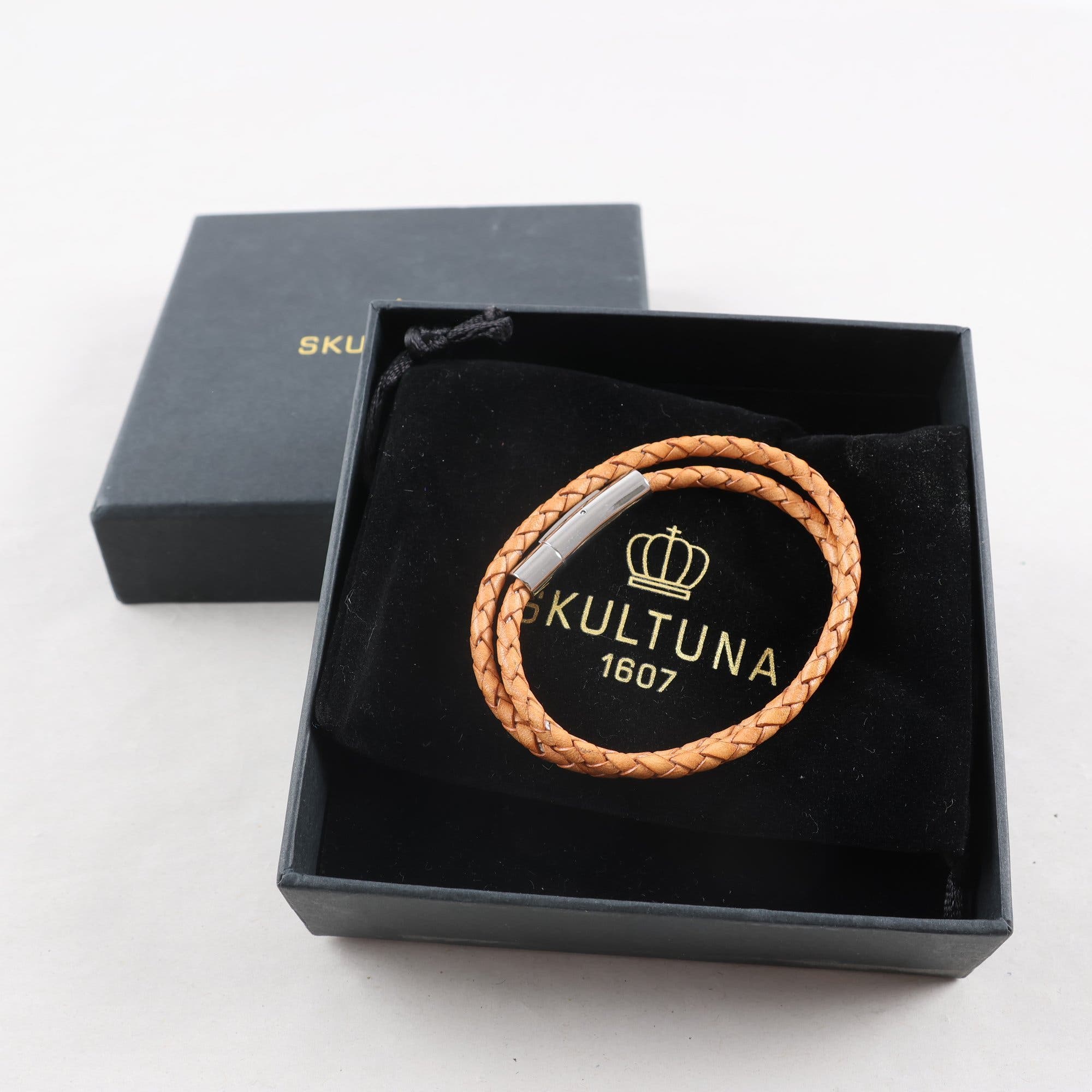 Armband, flätat läder, Skultuna