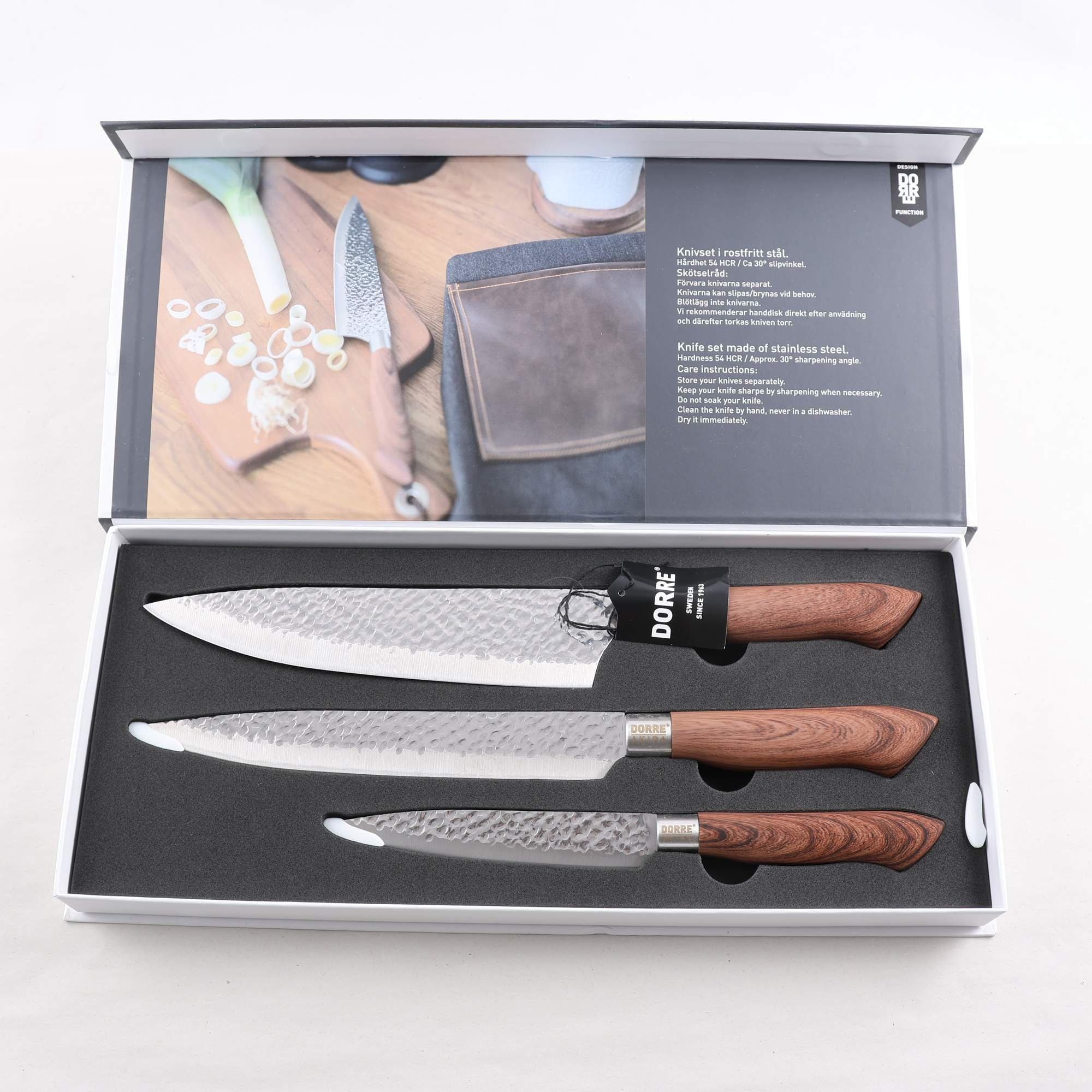 Knivset, Dorre, Akira.