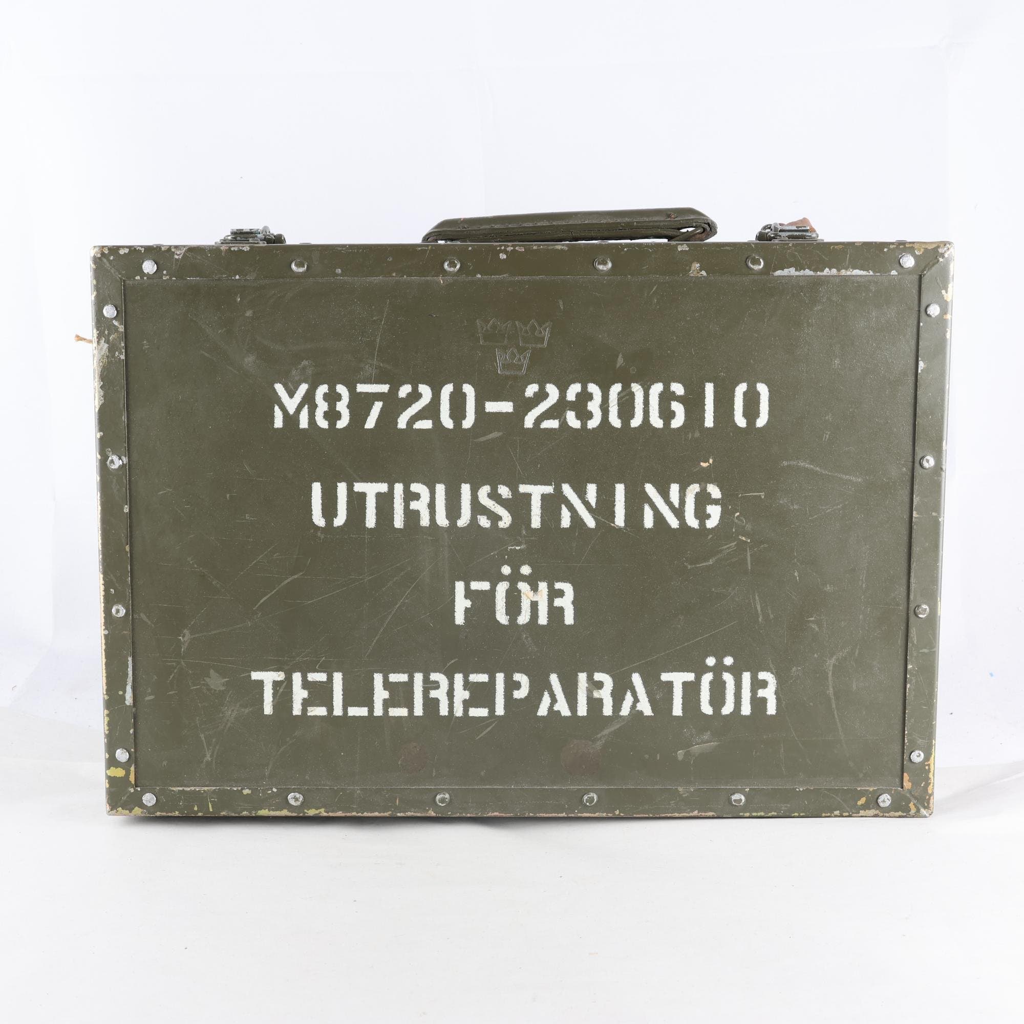 Försvarets väska, utrustning för telerepartör. Samfraktas ej