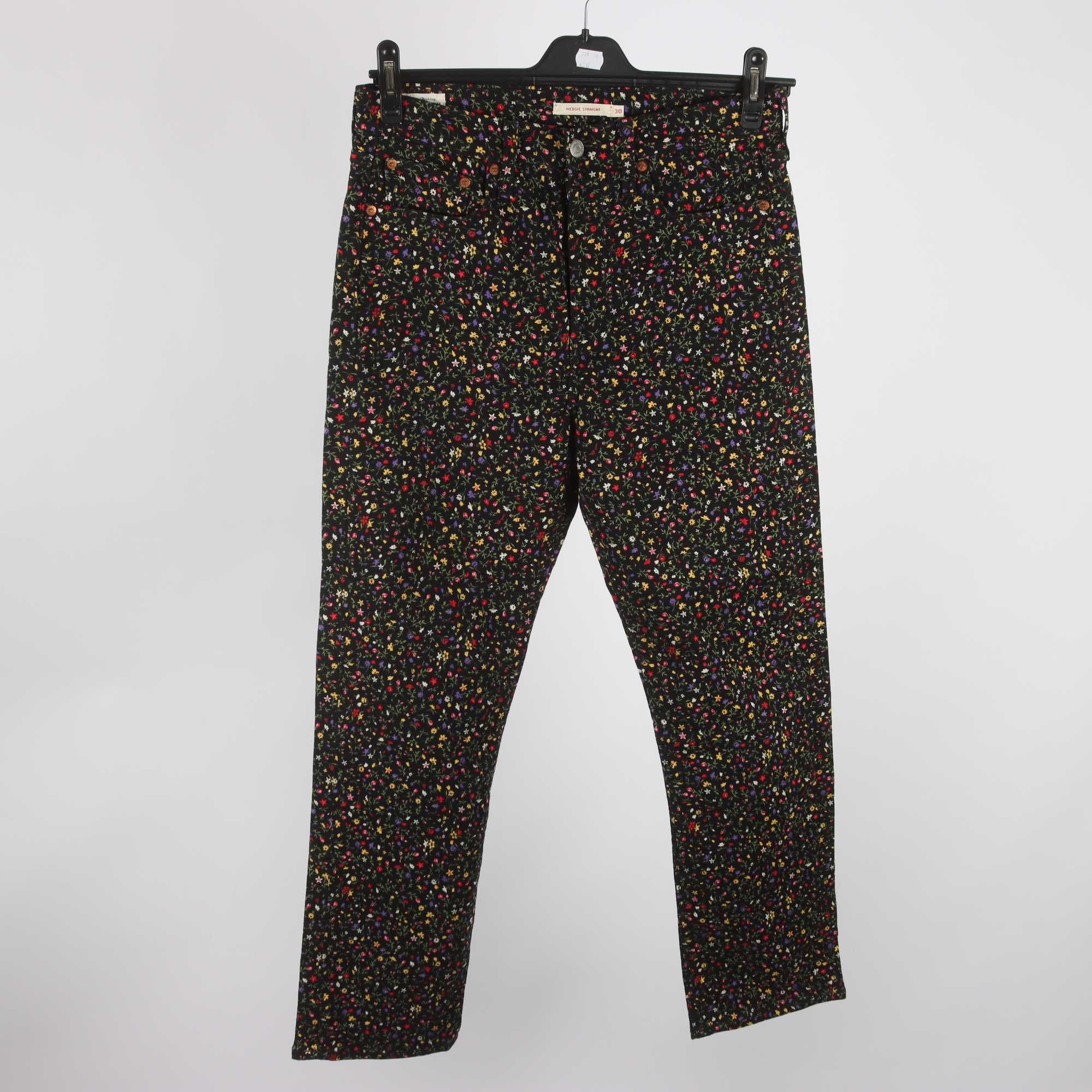 Byxor, Levis, Wedgie Straight, blommig, svart, stl. 30″, stretchiga.