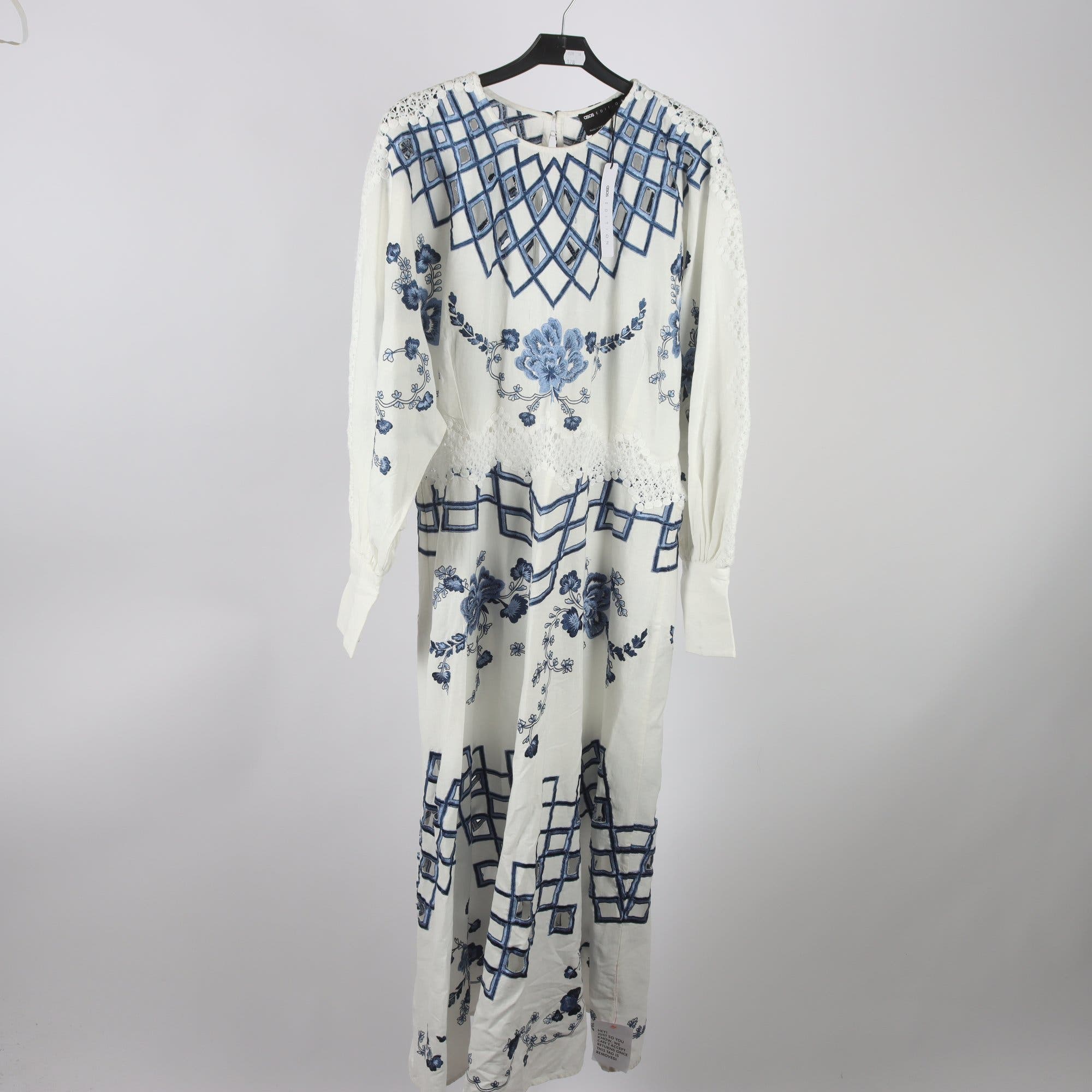 Klänning, Asos, vit, blå, broderad, stl. 44.
