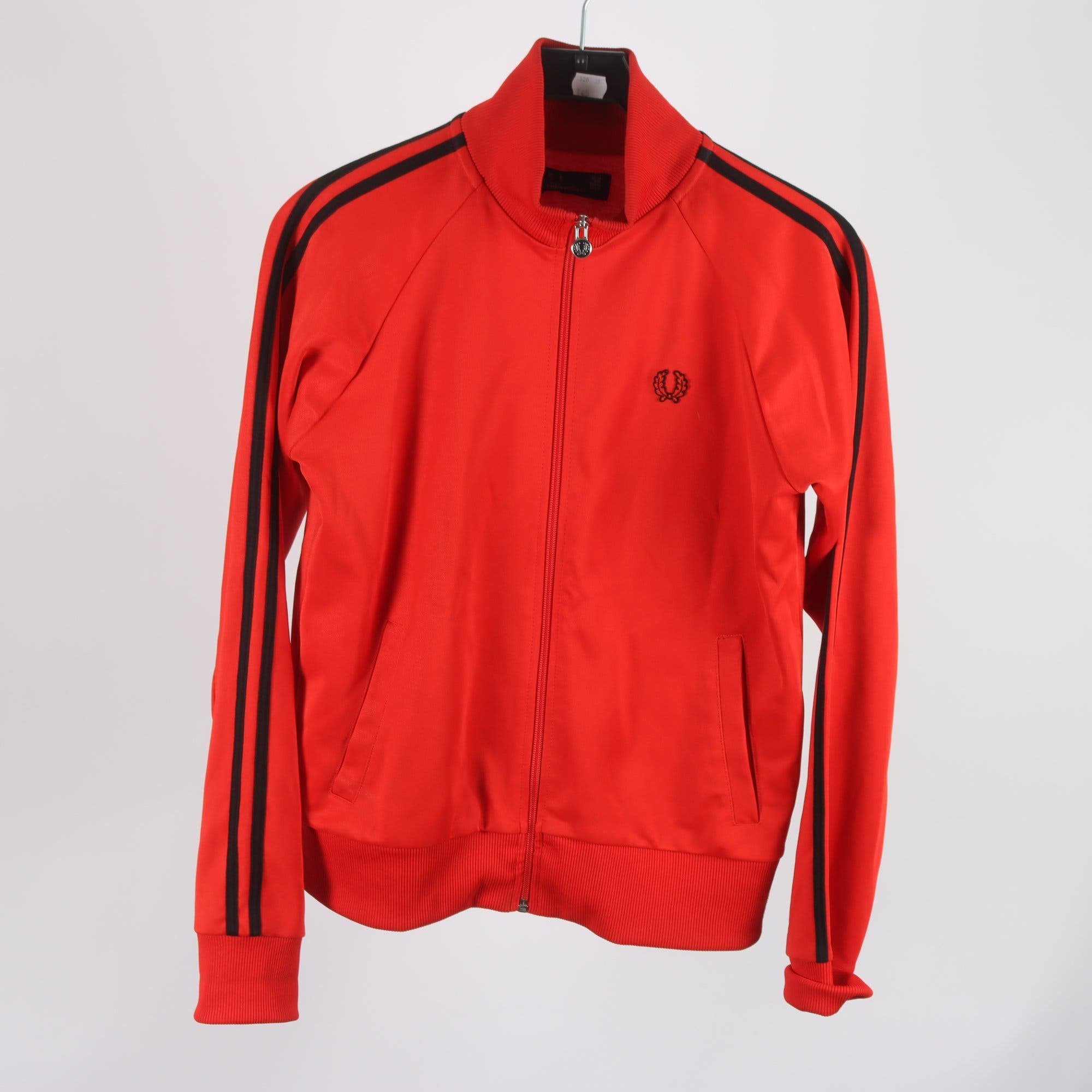 Sporttröja, Fred Perry, röd, stl. 42.