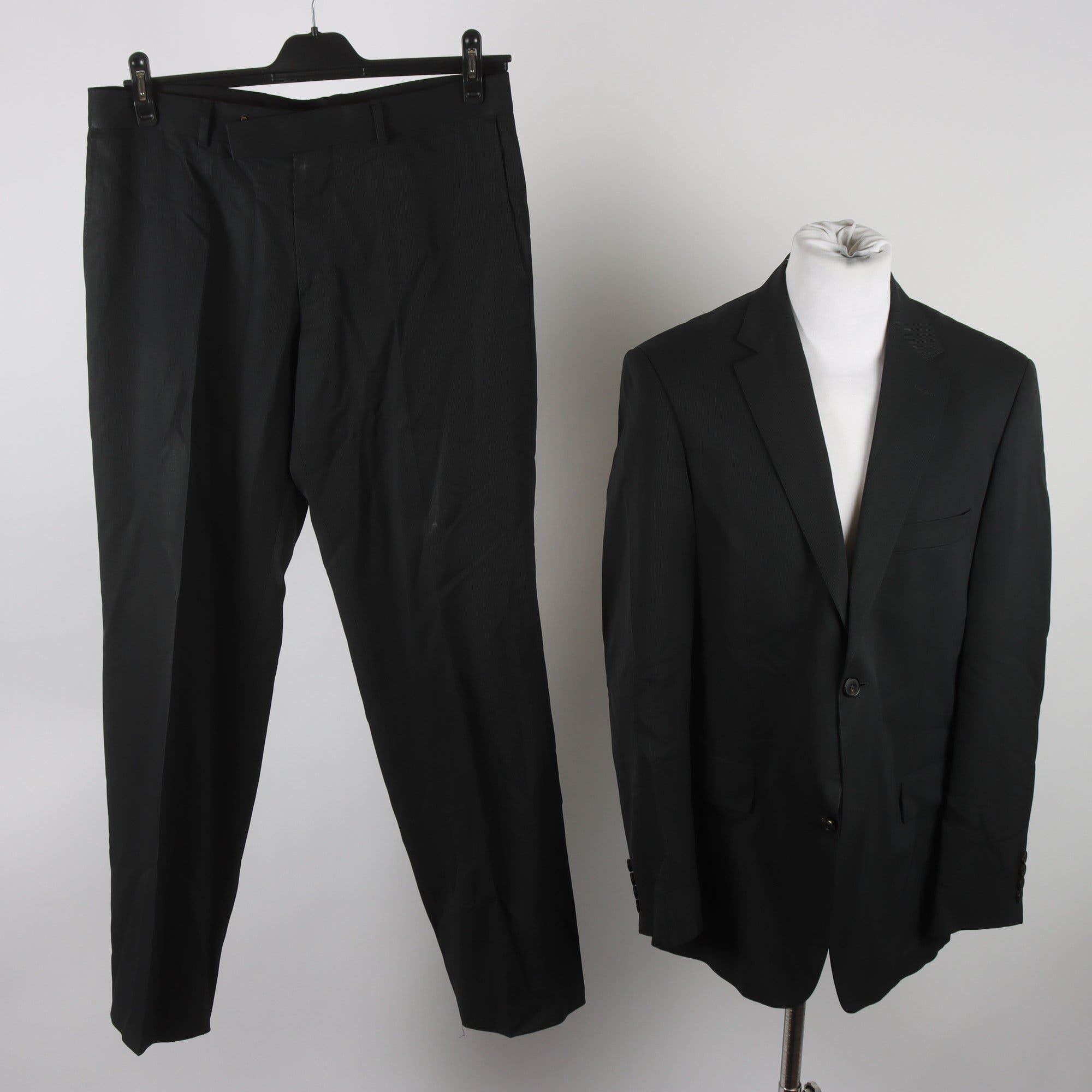 Kostym Hugo Boss, svart, randig, 65% ull, stl. 50.