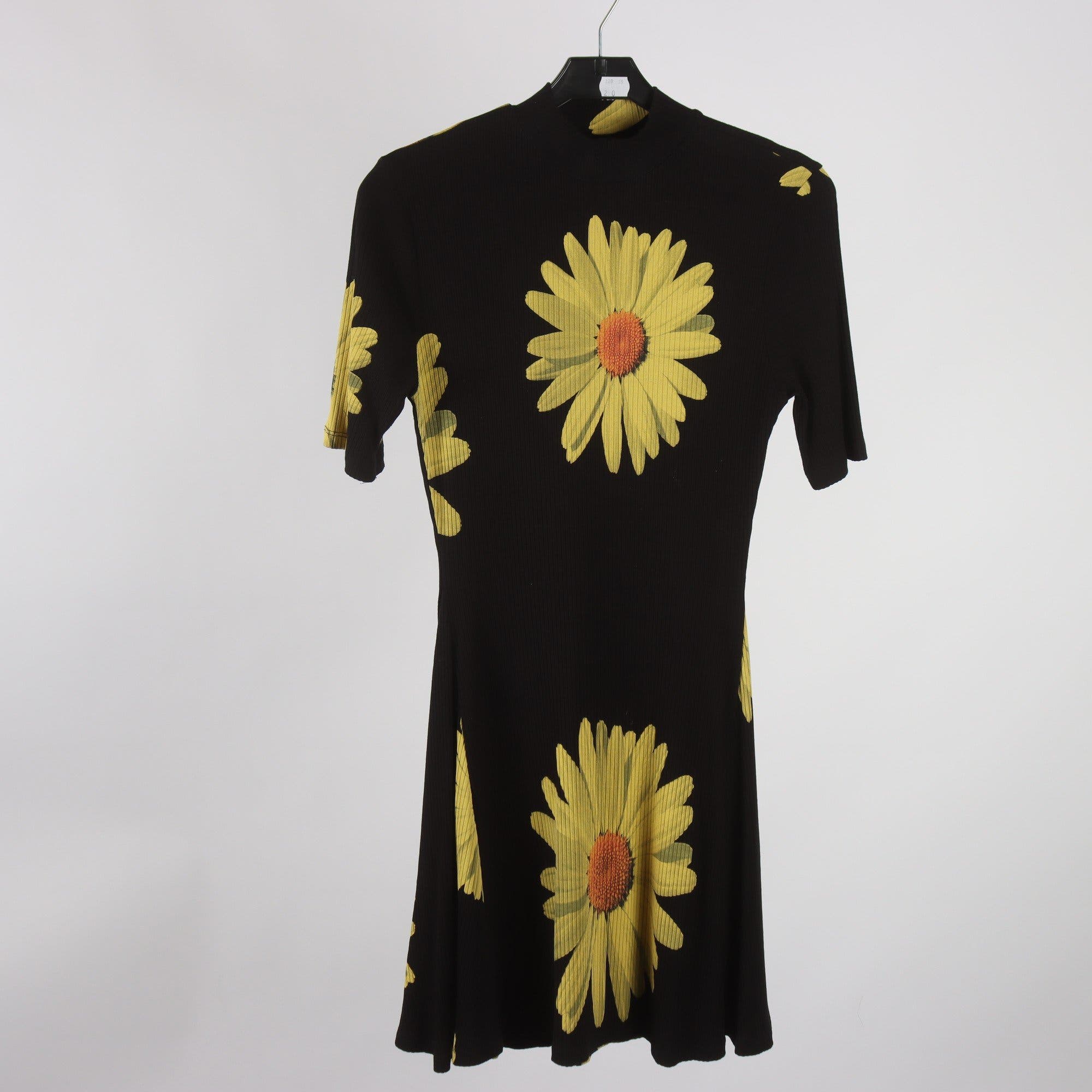 Klänning, Desigual, blommig, svart, gul, stl. M.