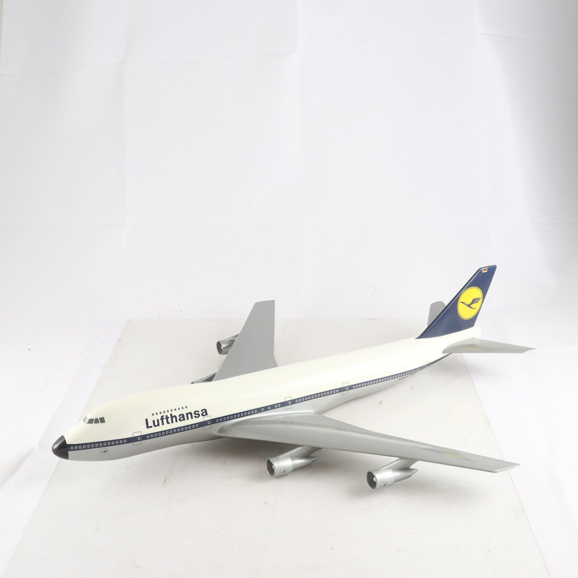 Flygplansmodell, Lufthansa, plast. Endast avhämtning.