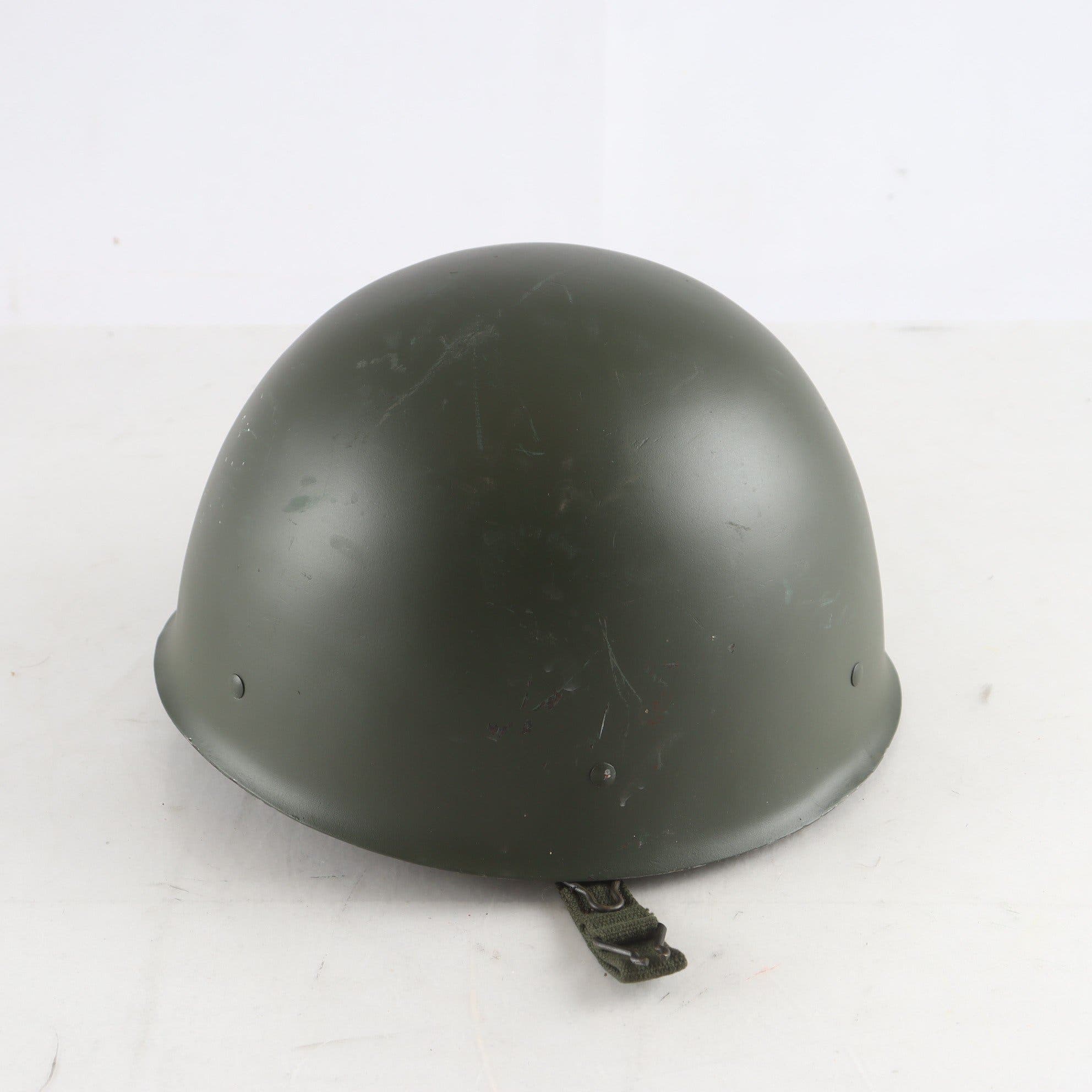 Hjälm, Militärhjälm. Samfraktas ej.