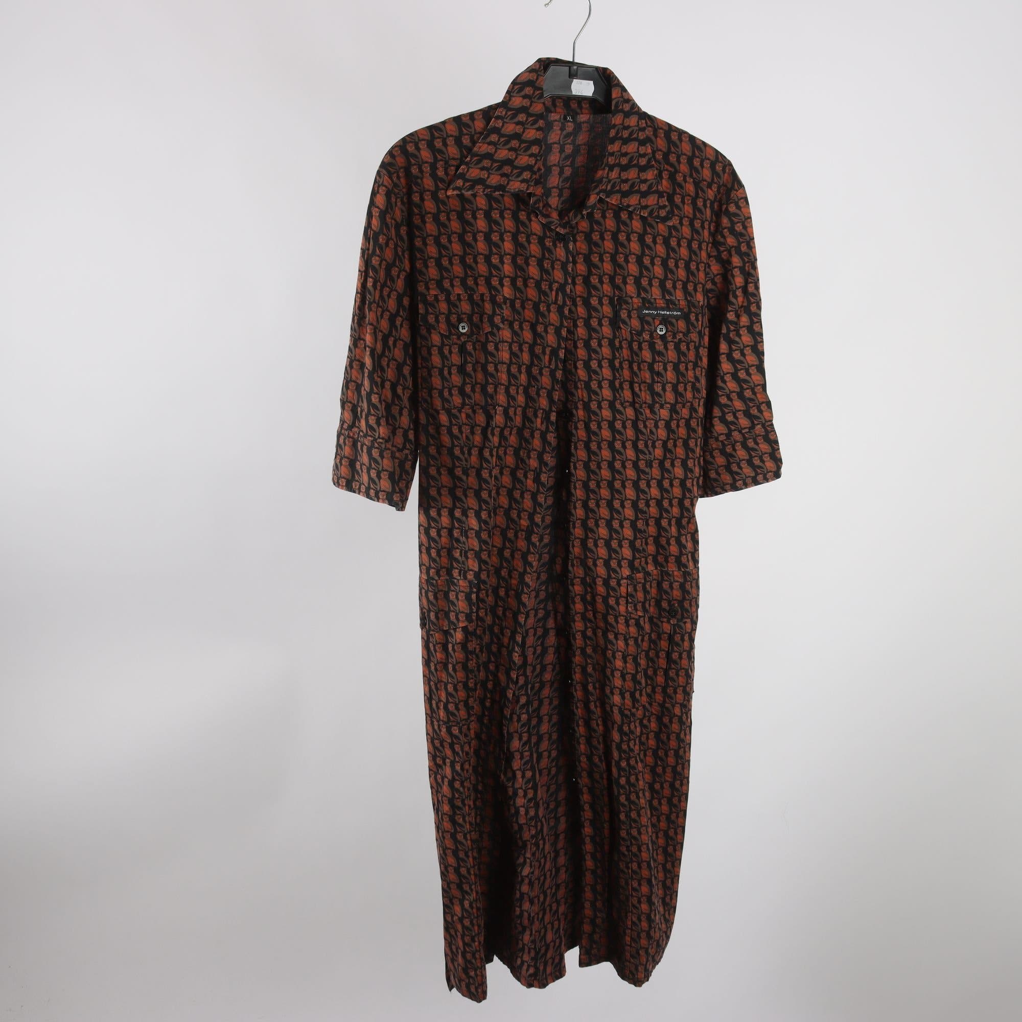 Klänning, Jenny Hellström, mönstrad, svart, orange, stl. XL.