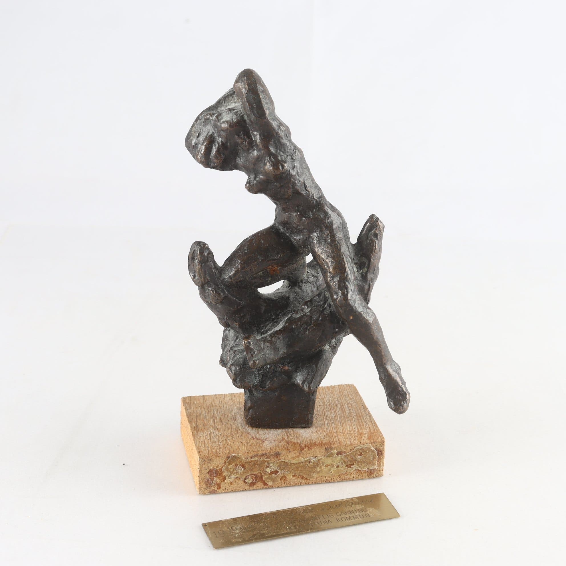 Skulptur, patinerad brons, ”Gäddleken”, Clarence Blum