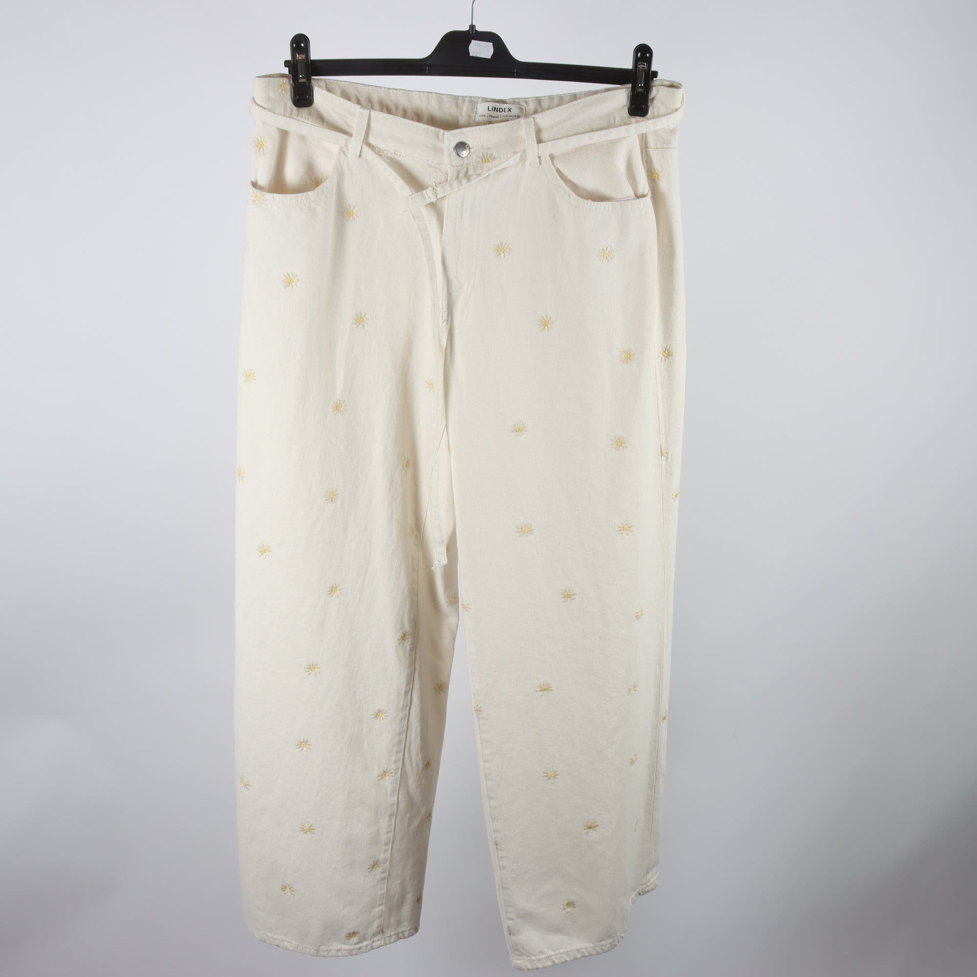Byxor, Lindex, vit, broderade blommor, jeans, stl. 44.