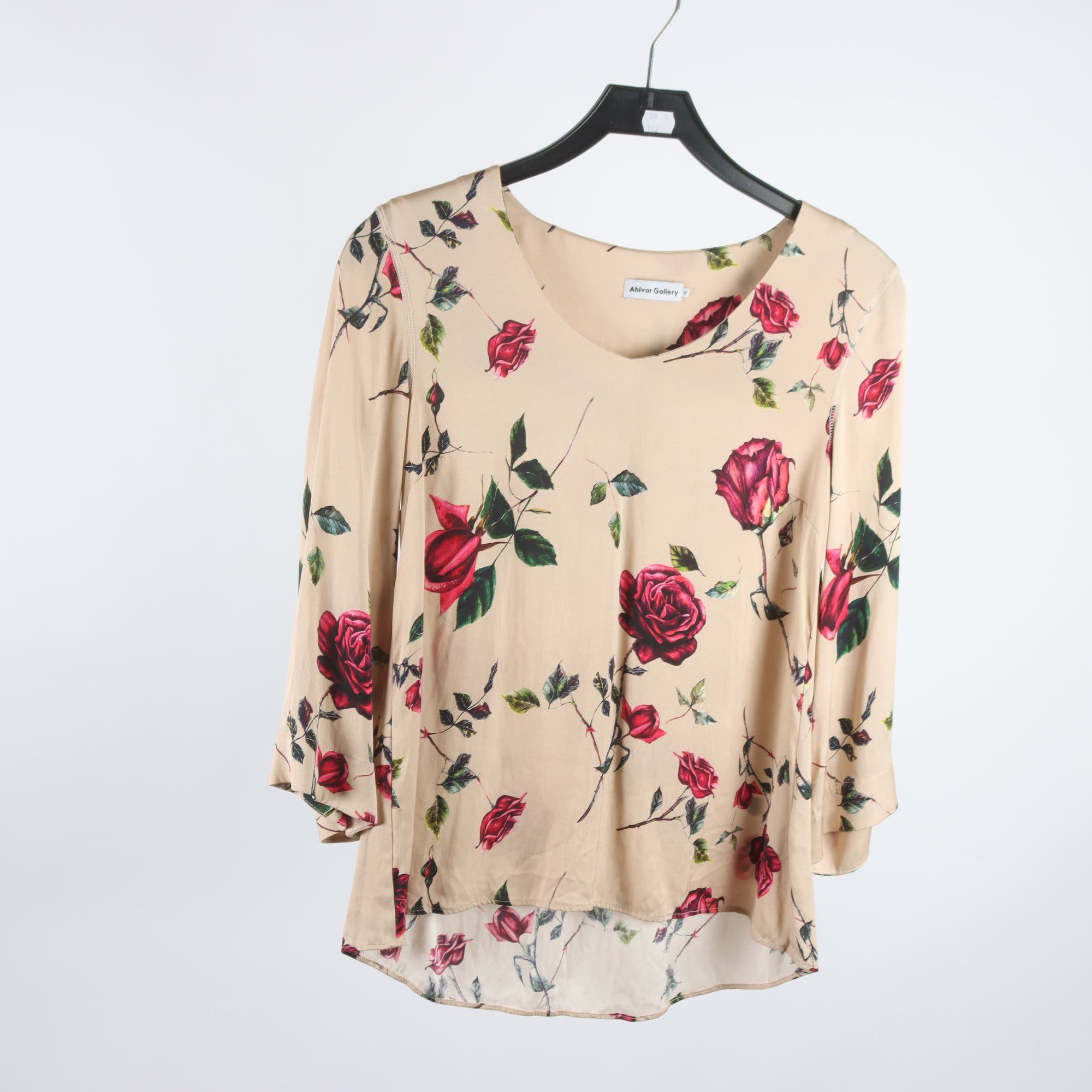 Blus, Ahlvar Gallery, blommig, beige, 93% silke, stl. S.