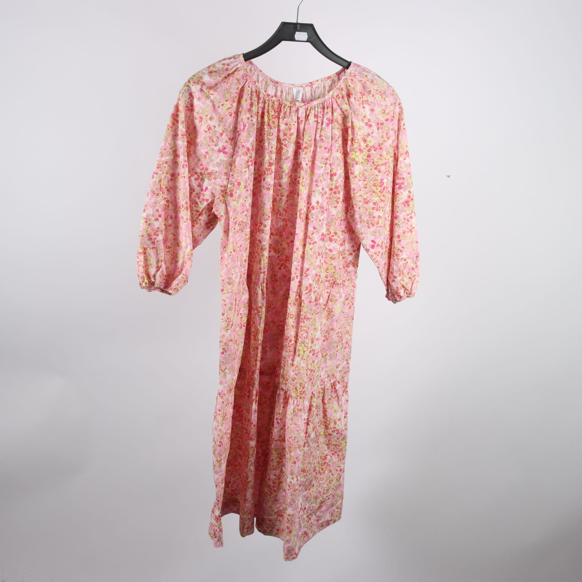 Klänning, Carin Wester, mönstrad, rosa, stl. 38.