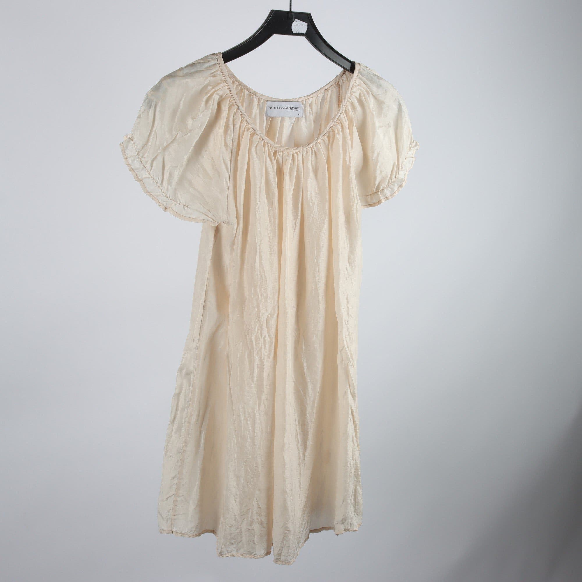 Klänning, By Second Female, beige, 100% silke, stl. M.