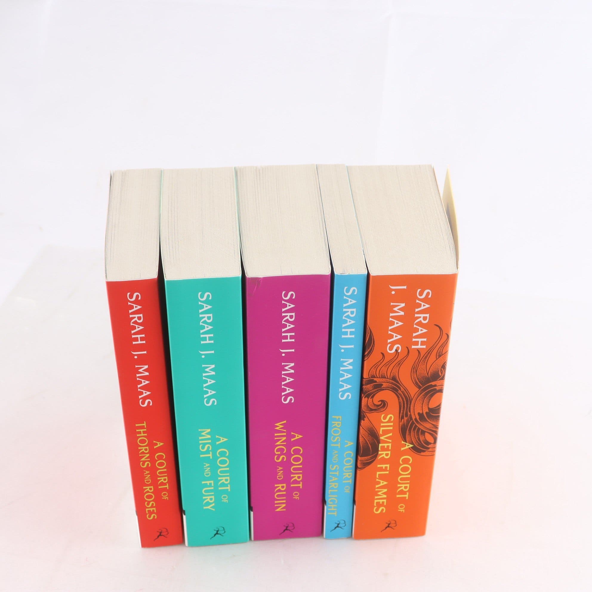 Sarah J. Maas, A Court of Thorns and Roses, Vol. 1-5