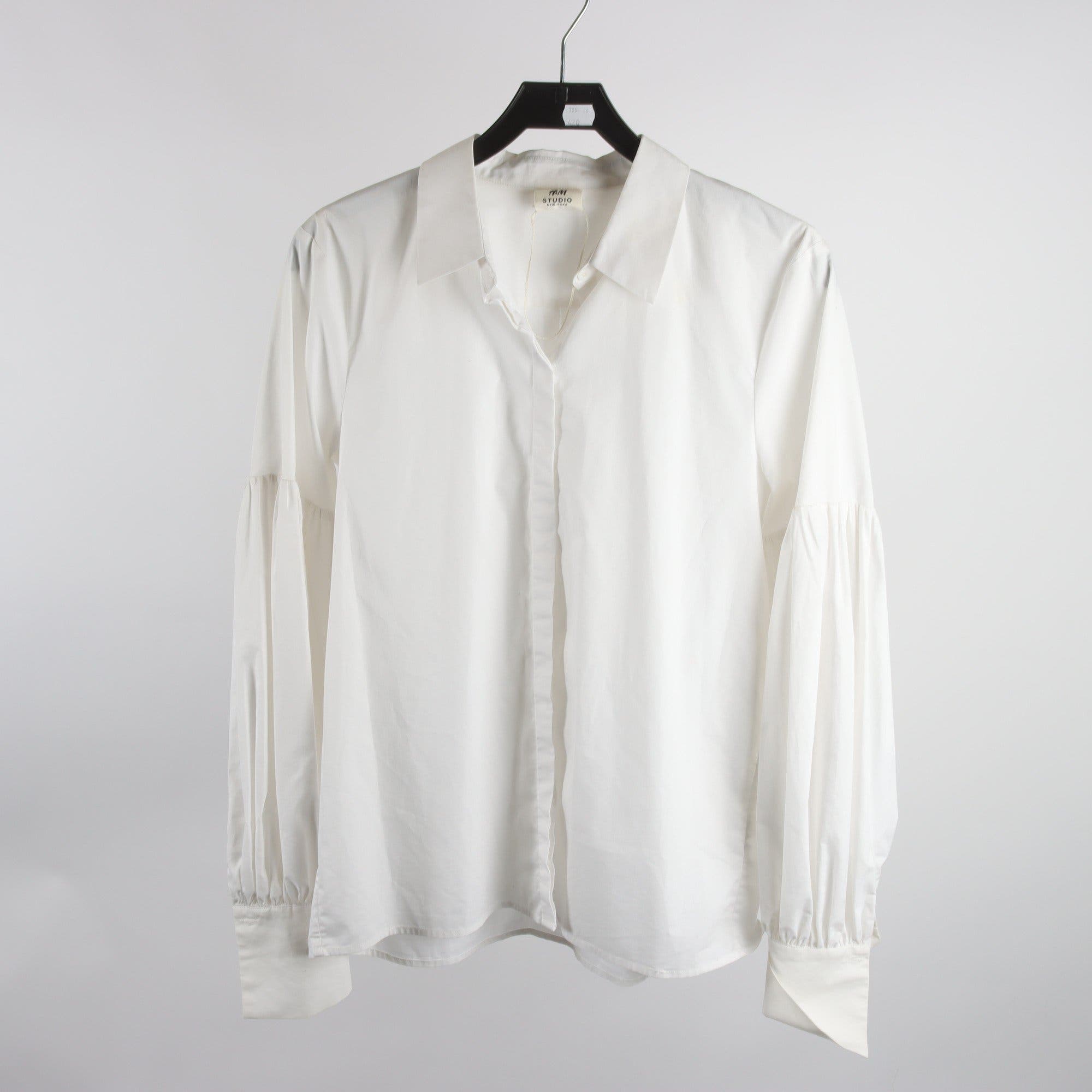 Blus, H&M Studio, vit, stl. ca. S/M.