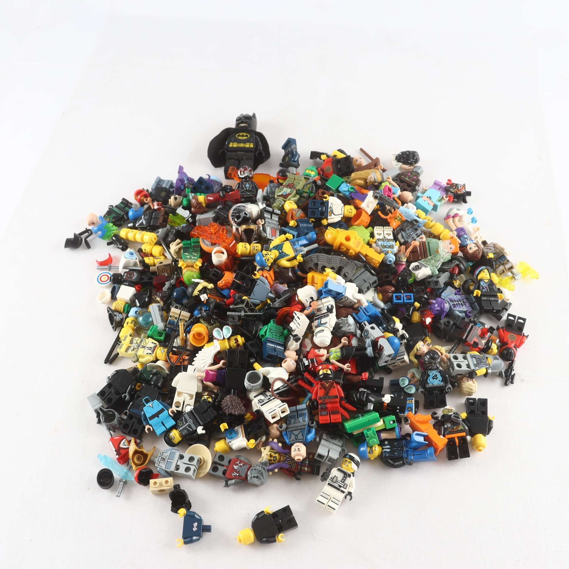 Lego, Legofigurer, blandat med tillbehör.