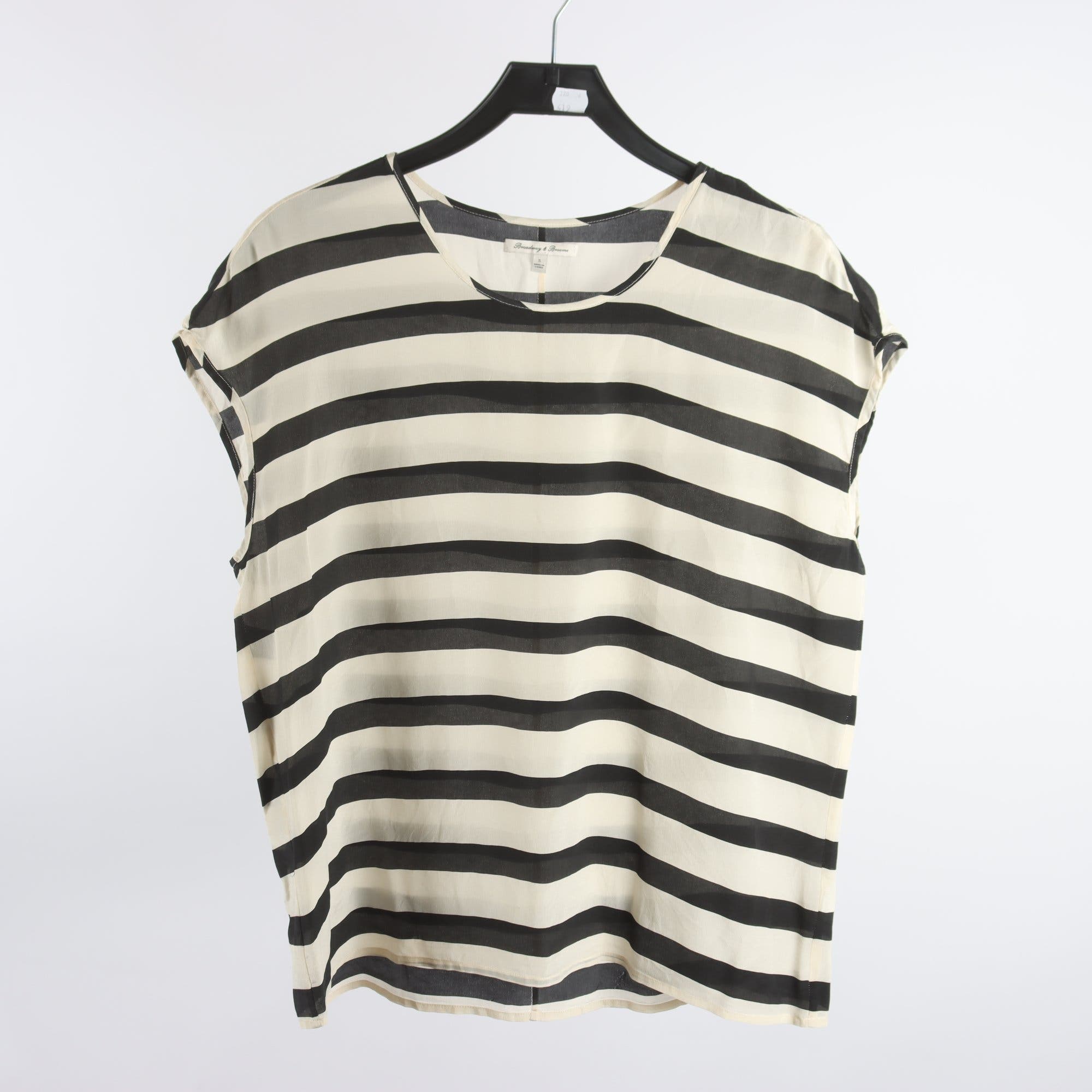 Blus, Broadway & Broome, randig, vit, svart, 100% silke, stl. S.