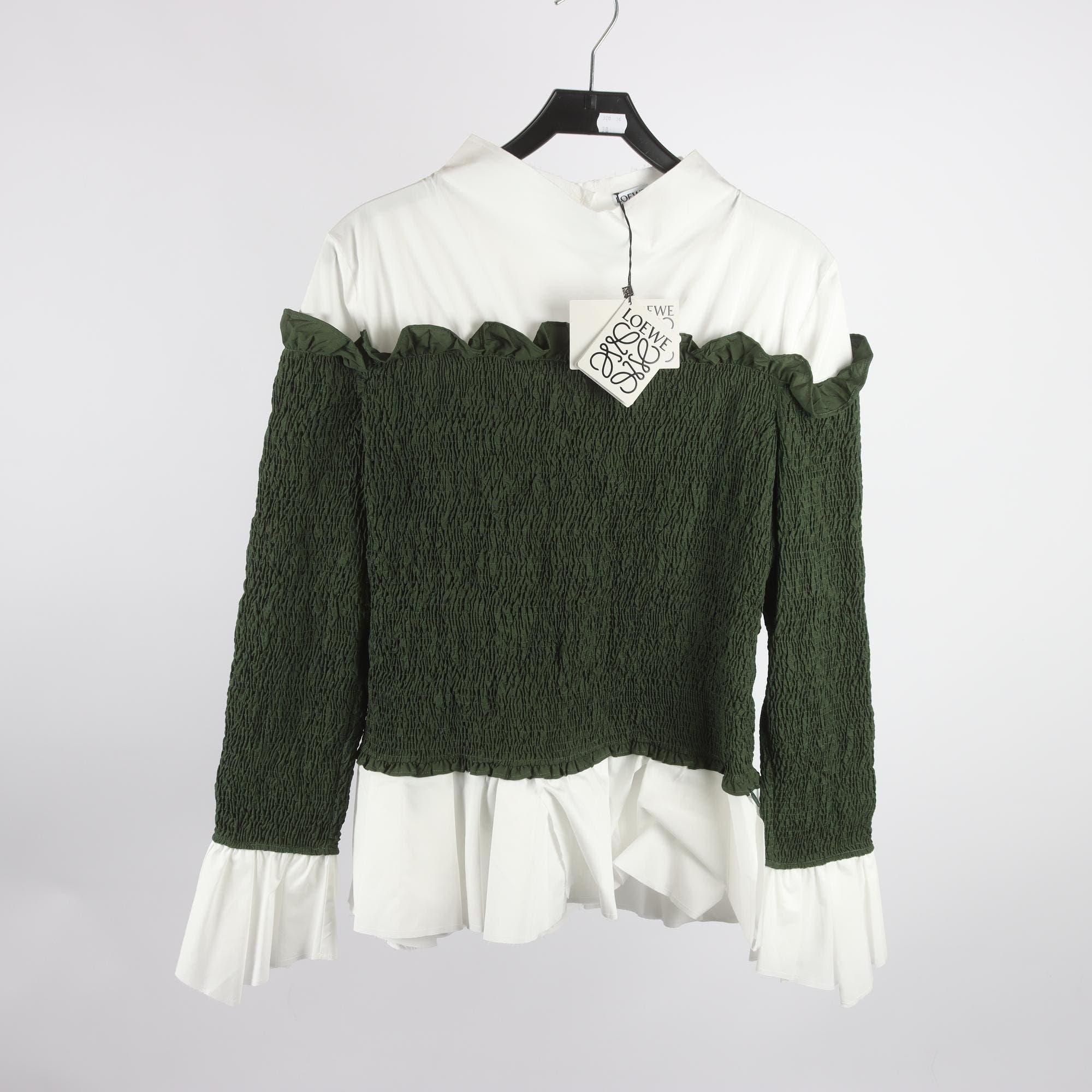 Blus/tröja, Loewe, vit, grön, med smock, stl. 40.