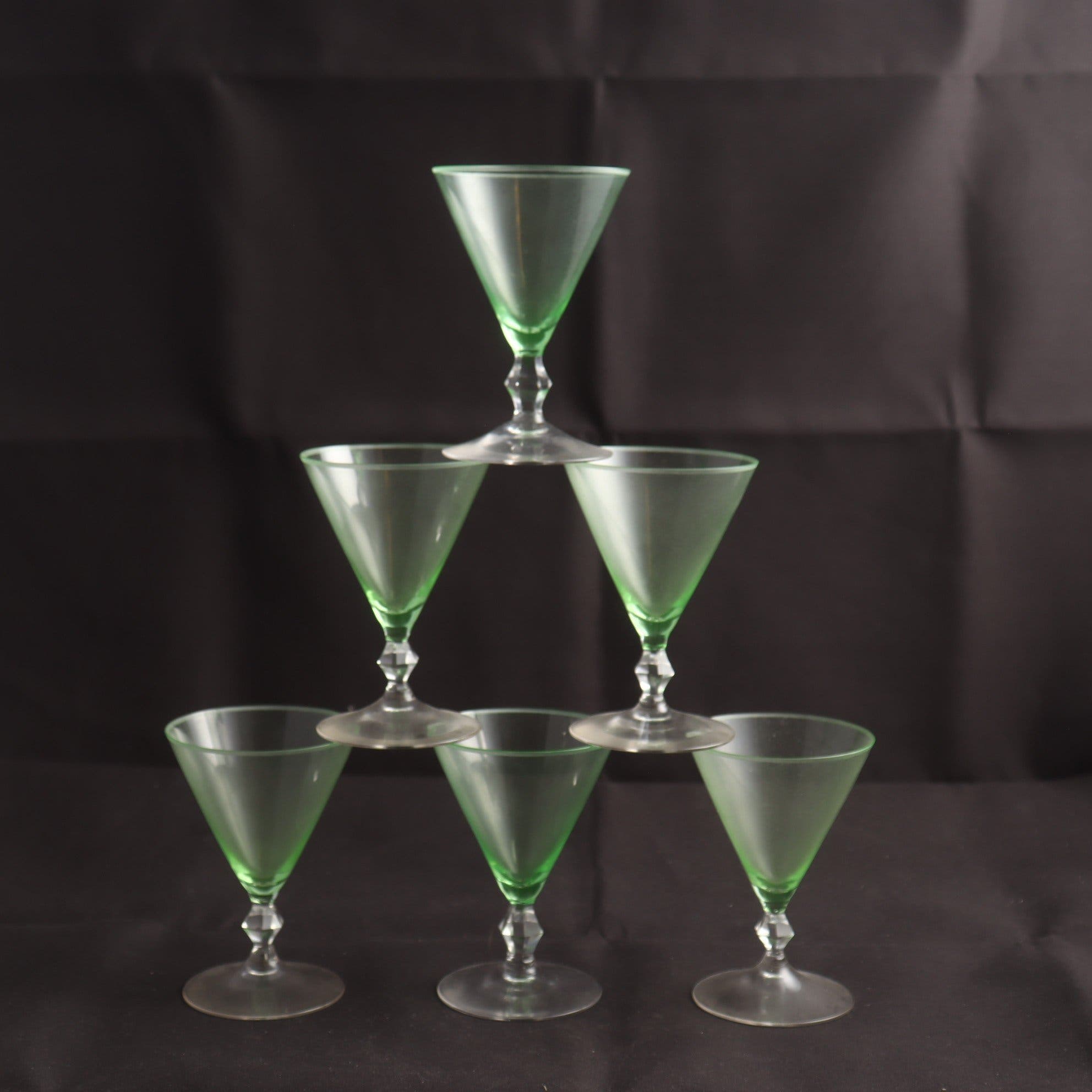 Glas, slipade. Samfraktas ej.