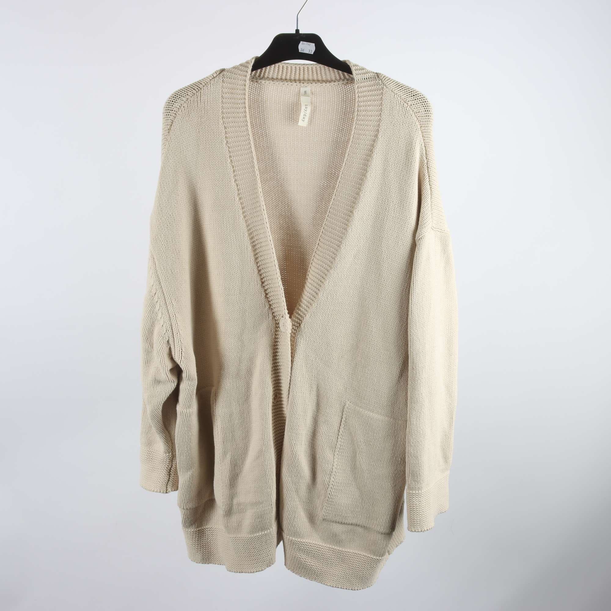 Stickad kofta, kay/day, stl. M/L