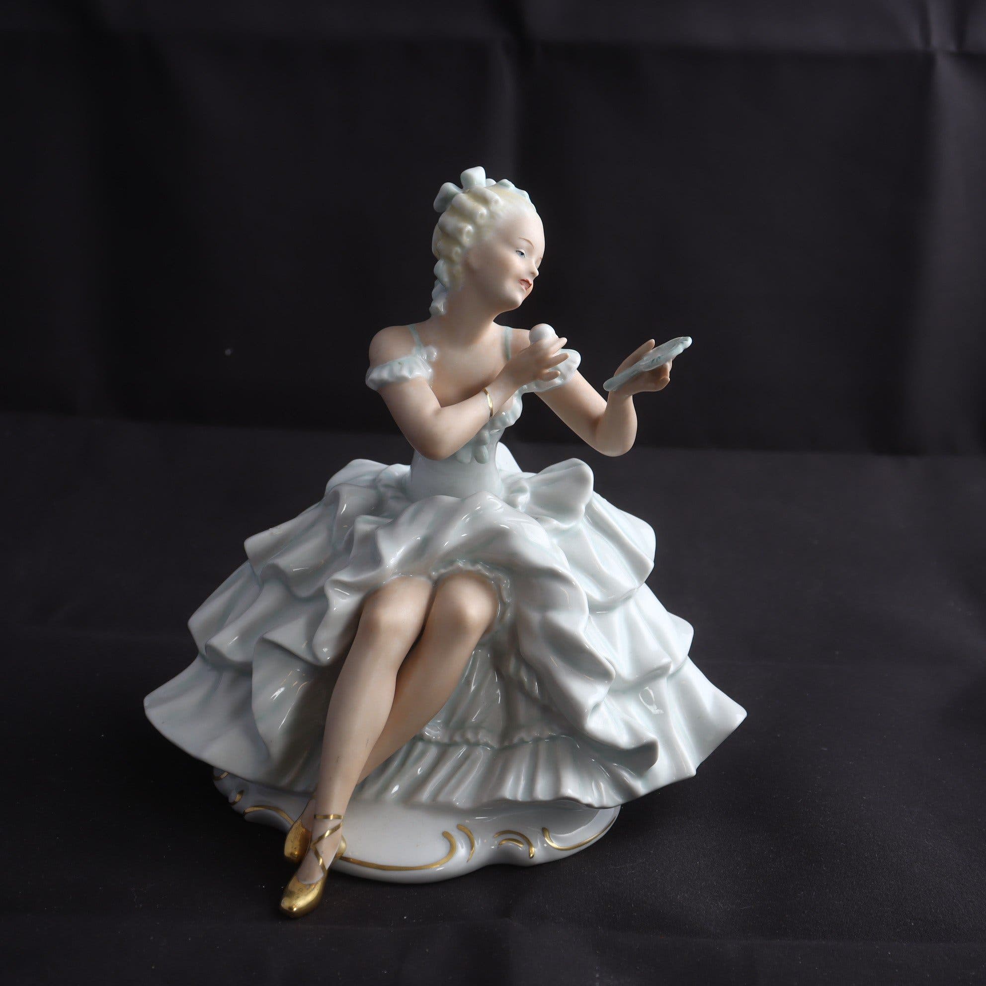 Figurin, porslin, ballerina, Wallendorf, Tyskland. Samfraktas ej.