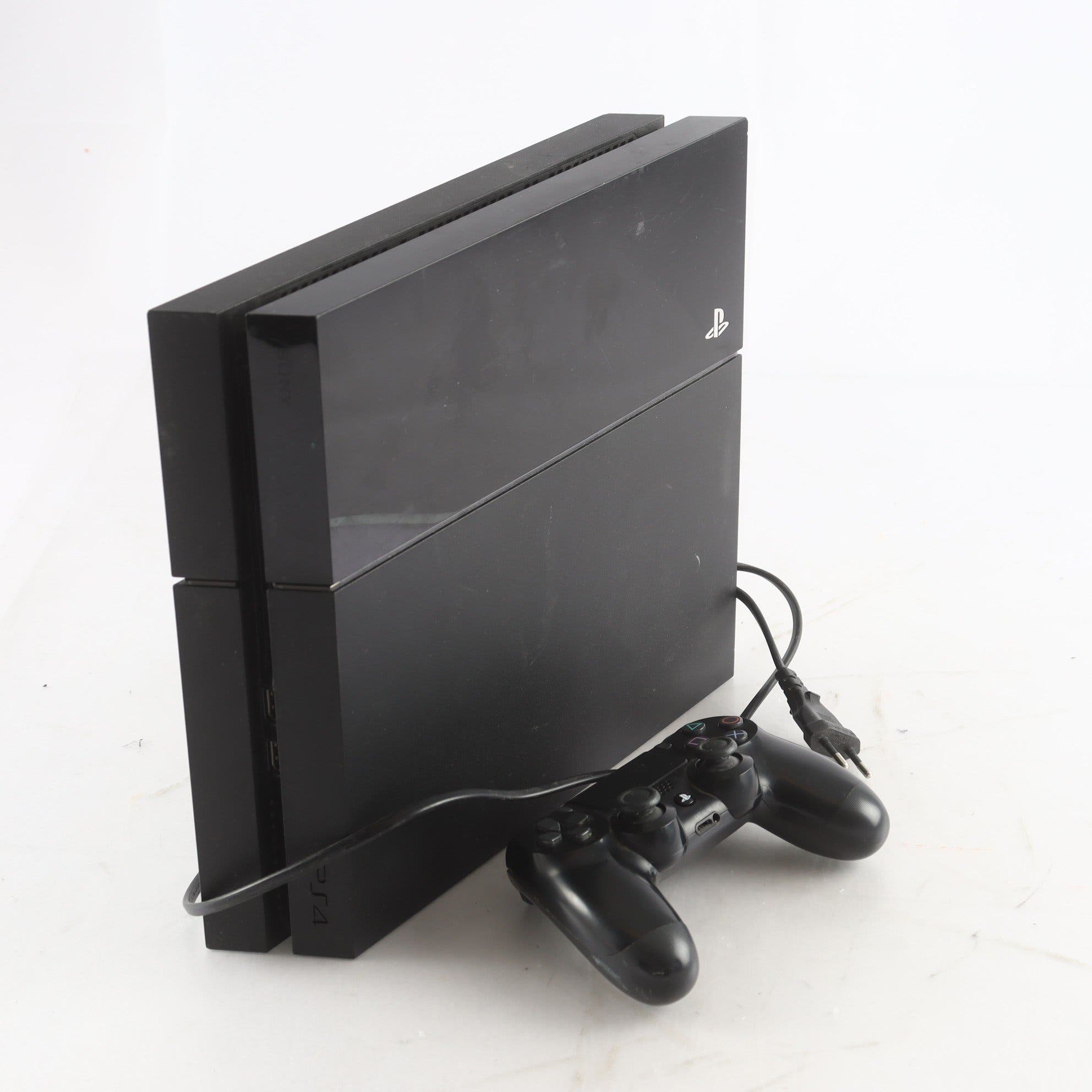 Playstation 4. Samfraktas ej.