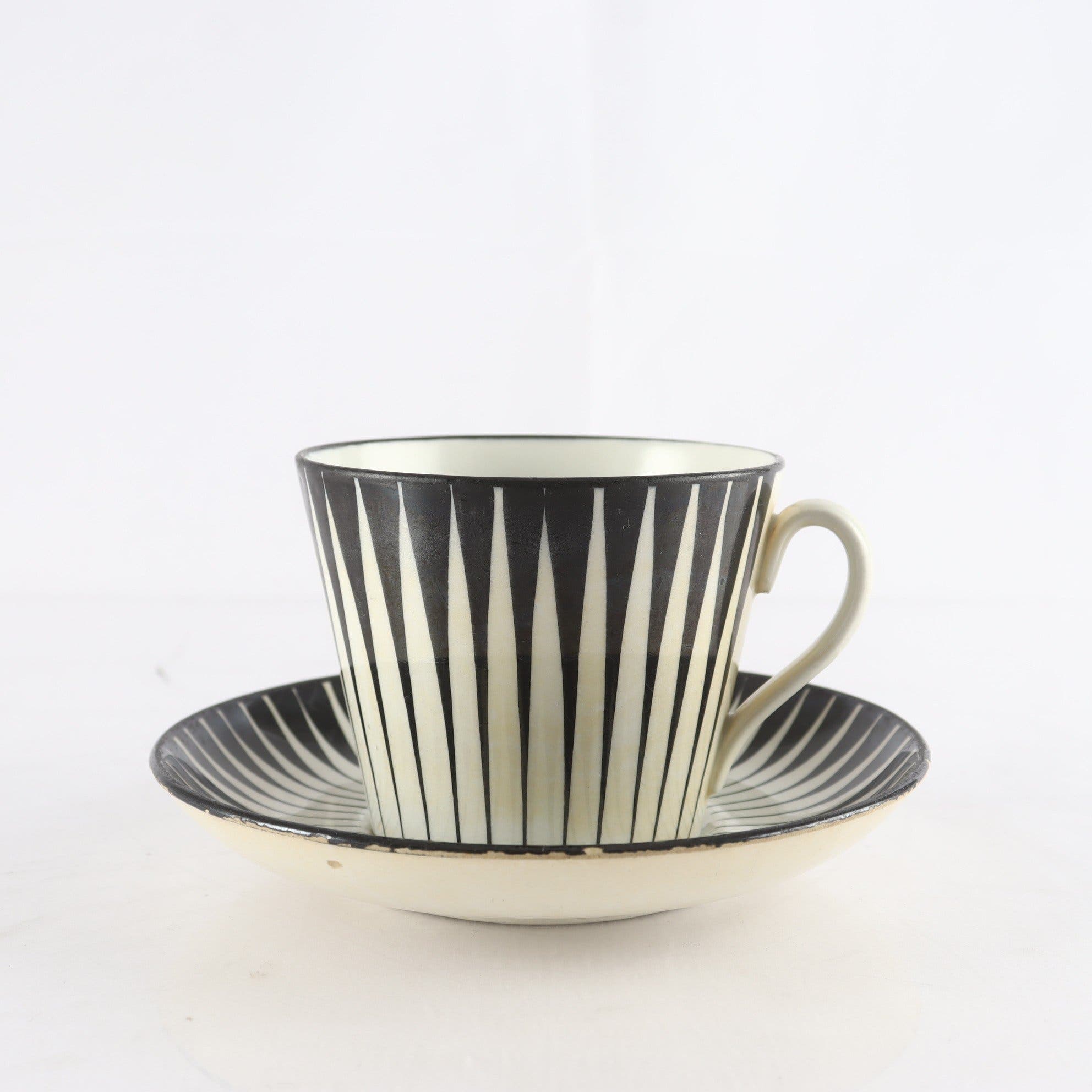 Tekopp med fat, flintgods, ”Zebra”, Eugen Trost, Uppsala-Ekeby/Gefle, 2 del