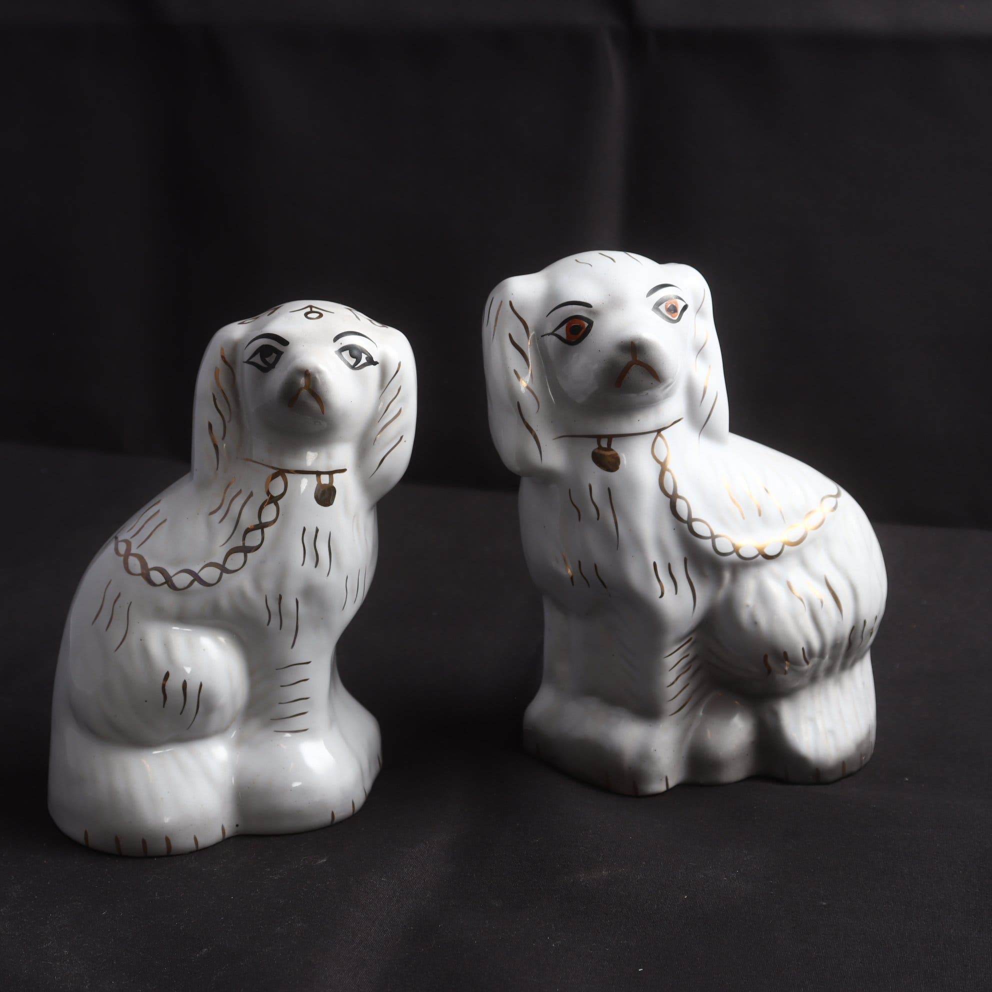 Figuriner, hundar, Staffordshire, England, porslin