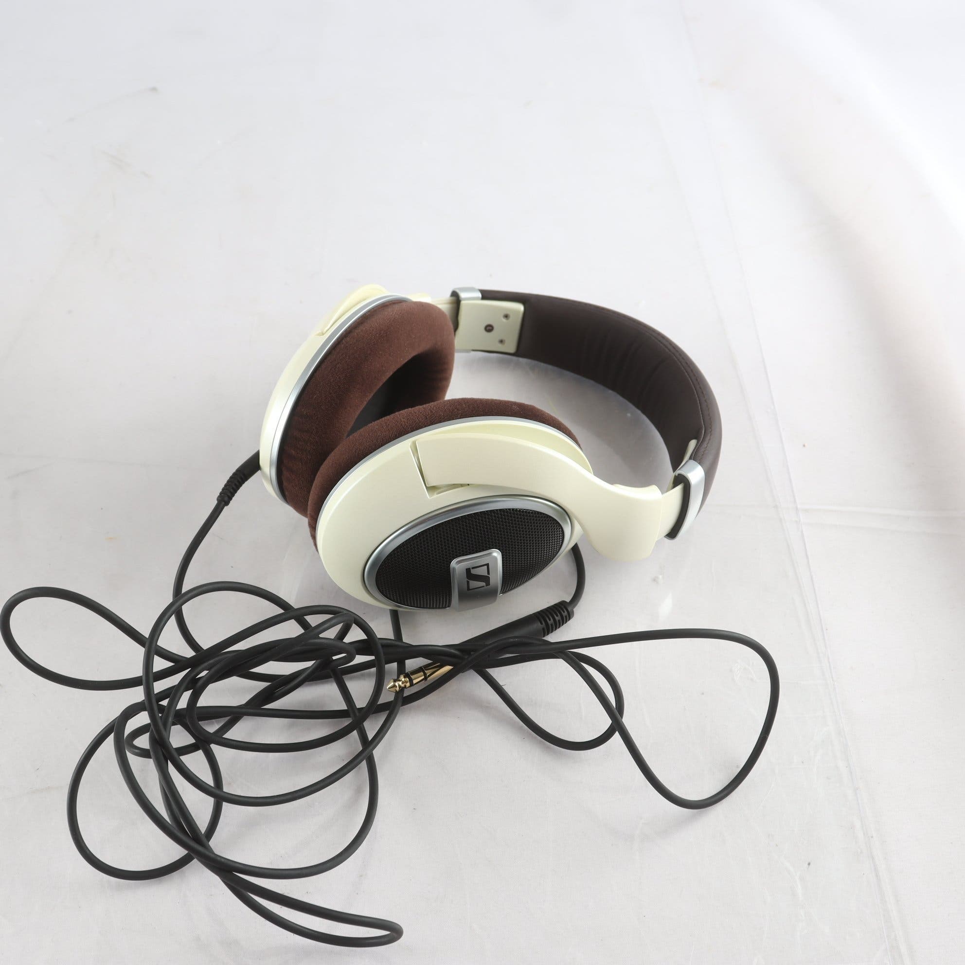 Hörlurar, Sennheiser HD 599