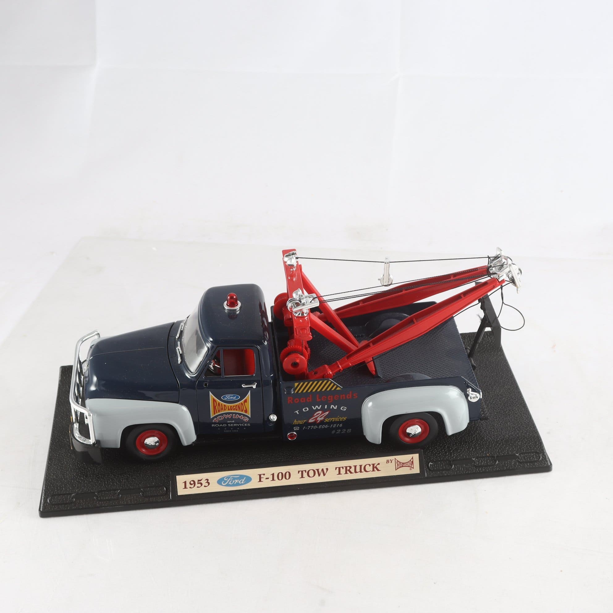 Plåtbil, Ford F100, tow truck. Samfraktas ej.
