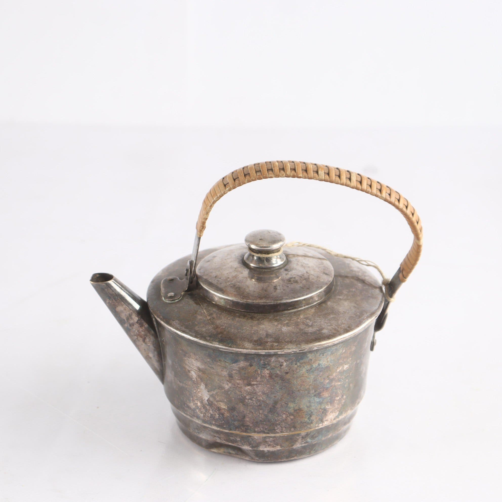 Tekanna, nysilver, handtag i rotting, 1900-tal