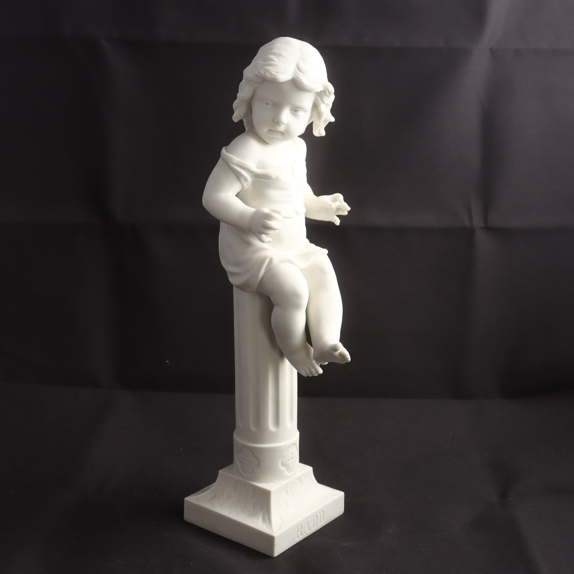 Figurin, parian, Rädd, Gustavsberg, daterad år 1905. Samfraktas ej.