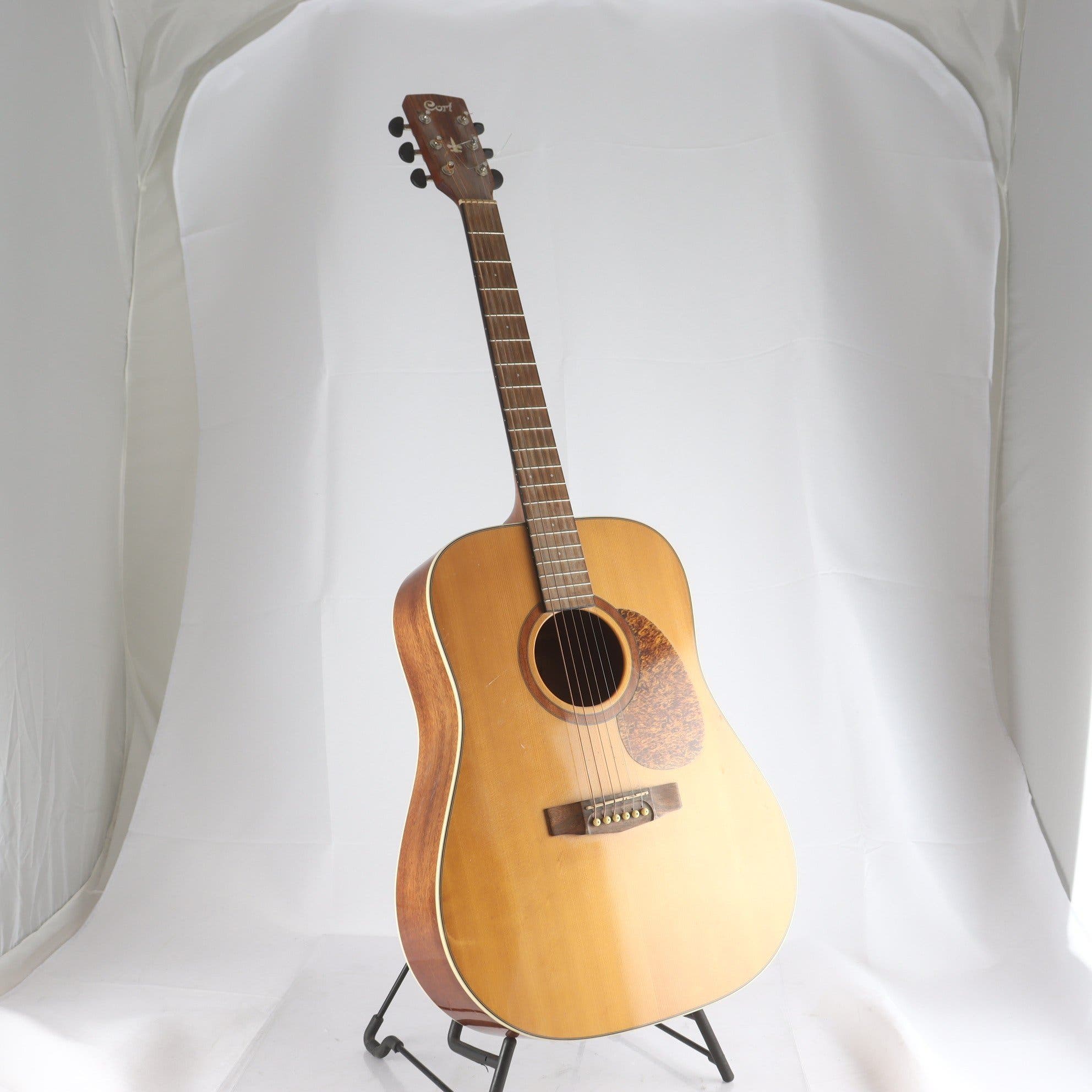 Akustisk gitarr, Cort. Endast avhämtning.
