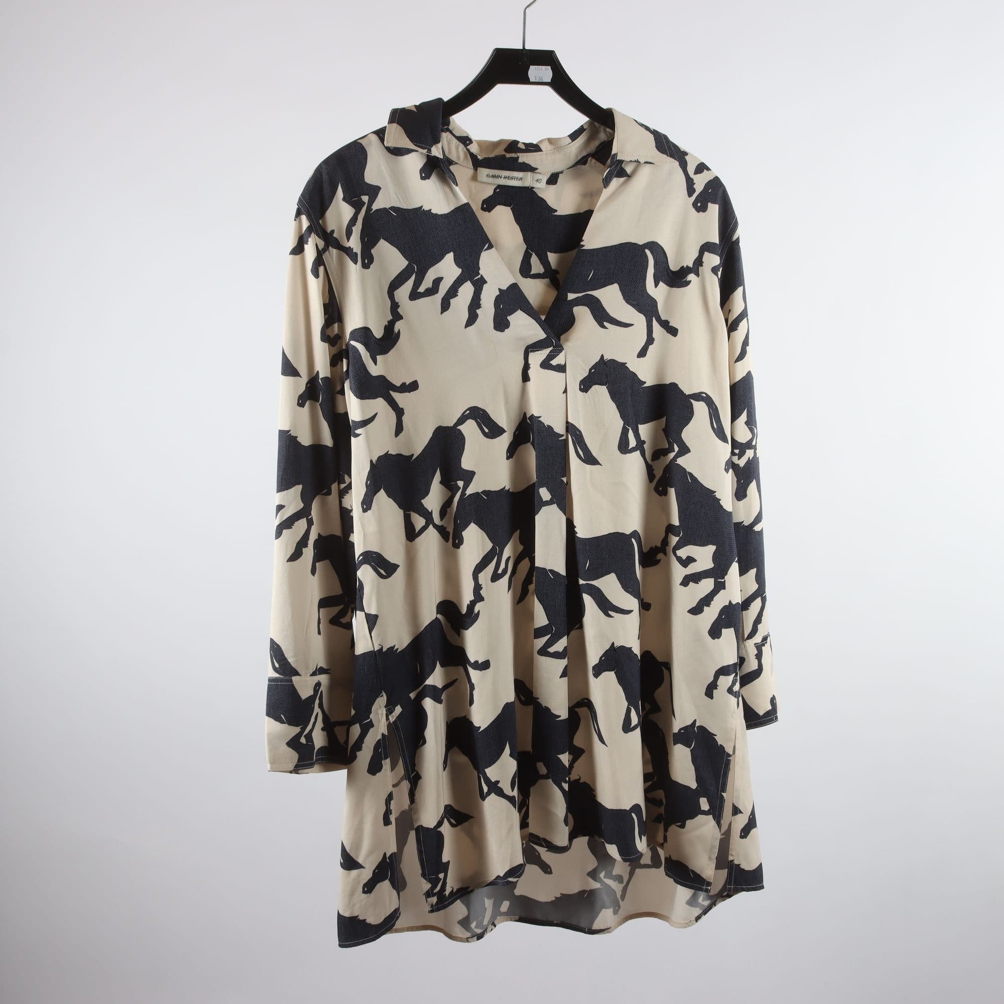 Blus/skjorta, Carin Wester, vit, blå, hästar, stl, 40