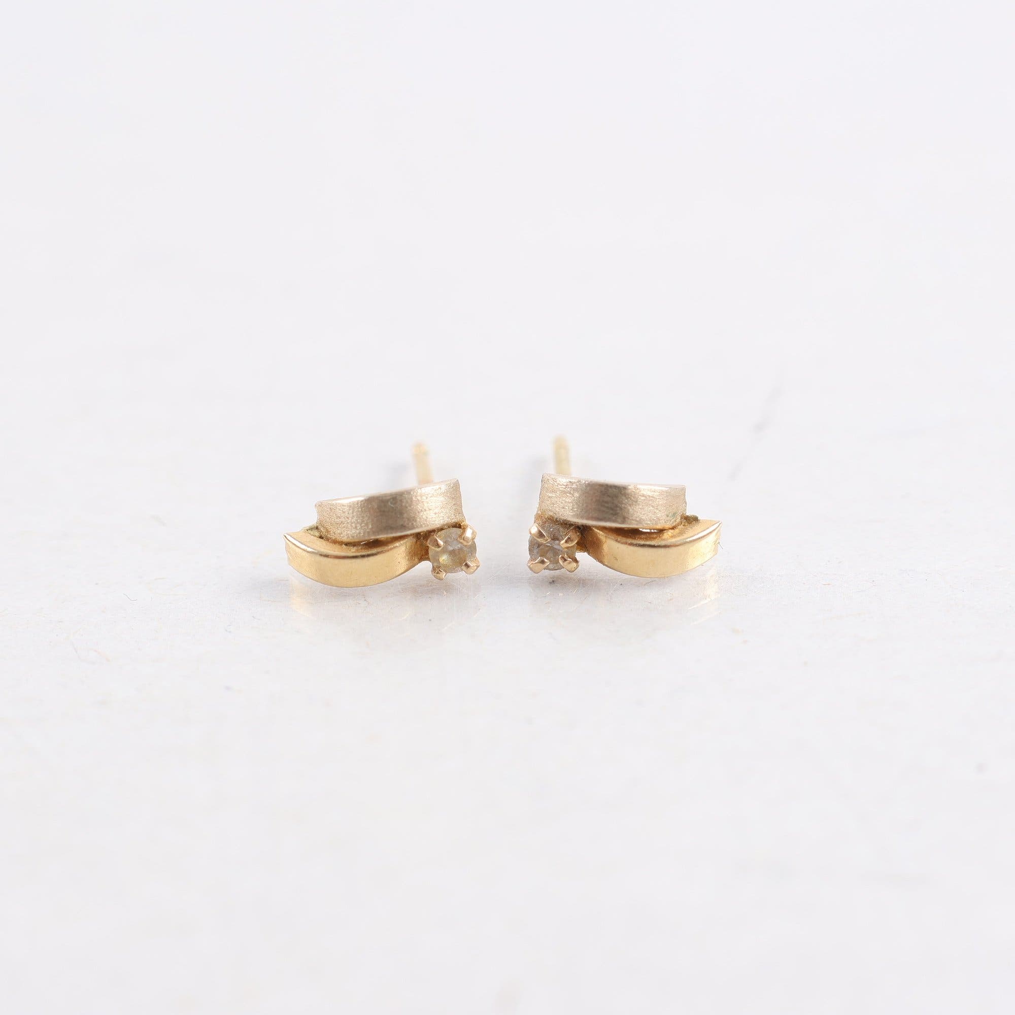 Örhänge, guld 18K, klar sten