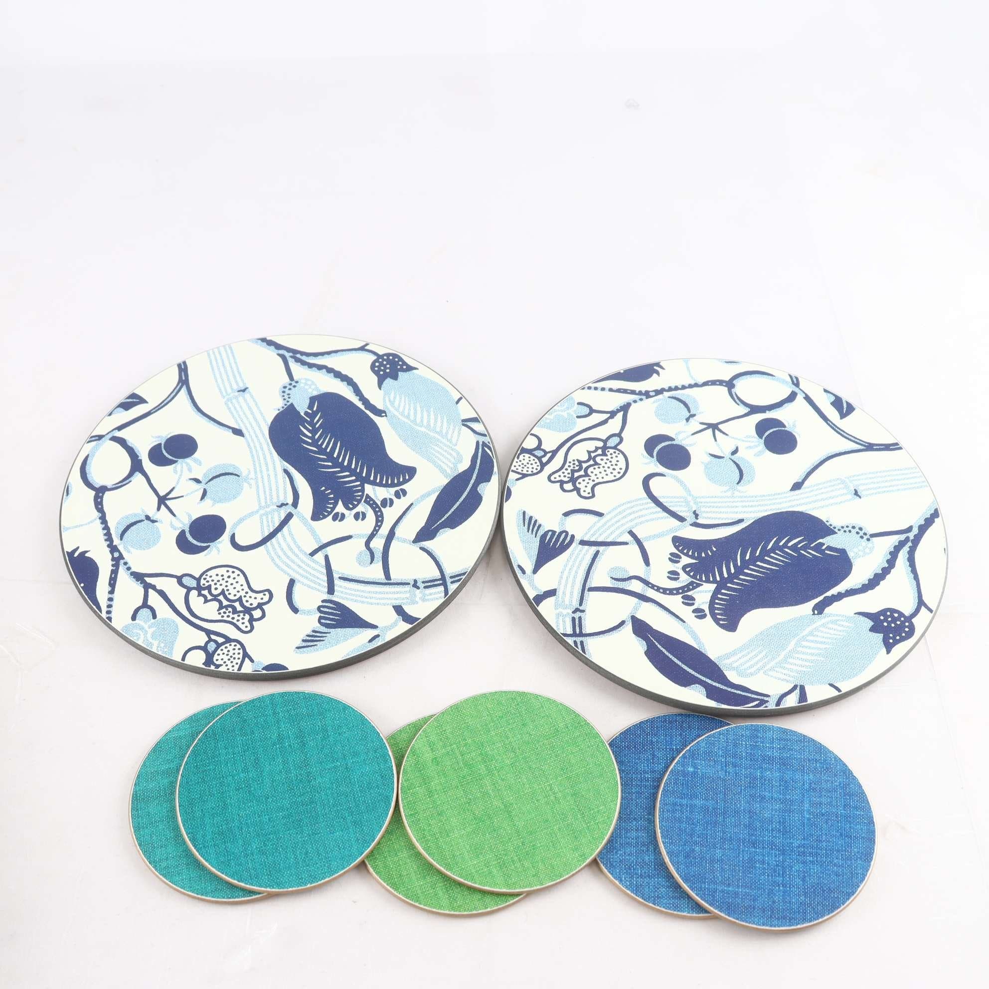 Bordstabletter 2st, grytunderlägg 2st, coasters 6st, Svenskt tenn. Samfraktas ej