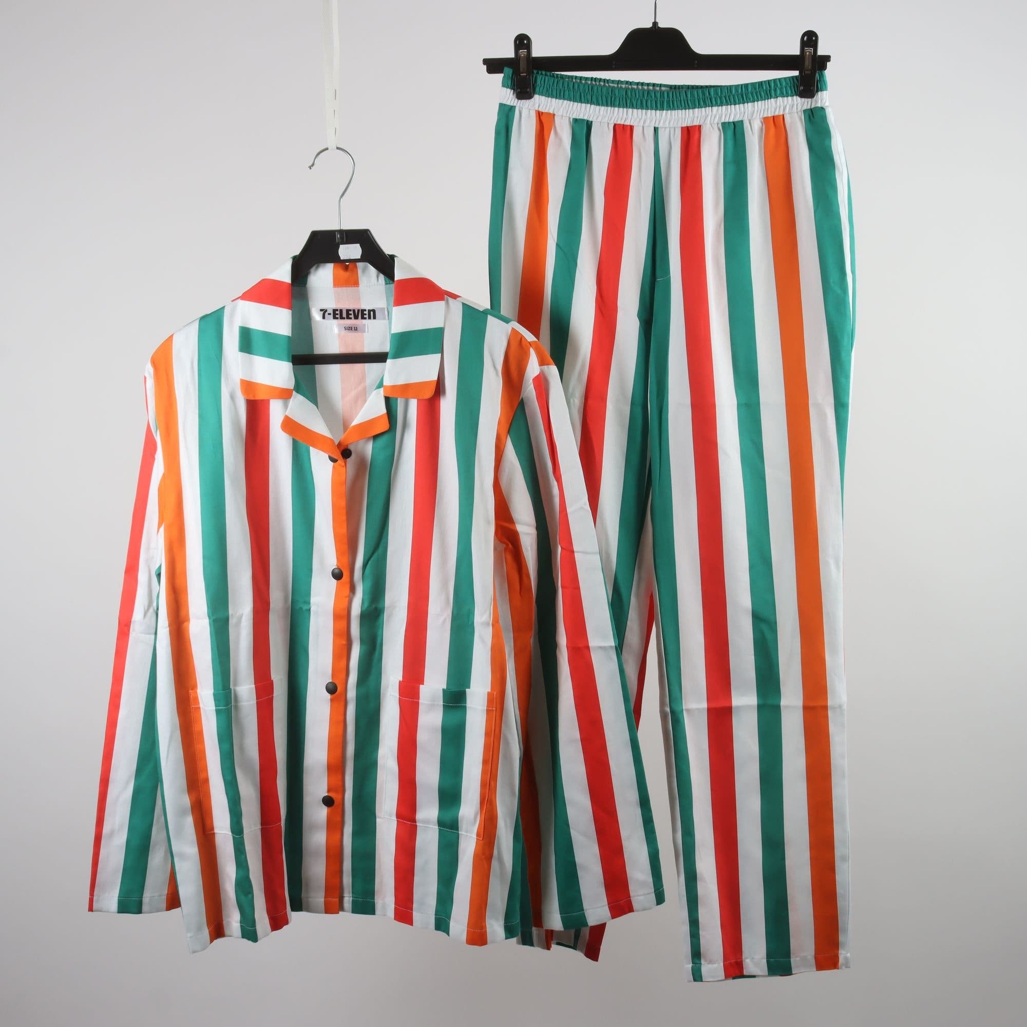 Pyjamas, 7-Eleven, randig, röd, grön, stl. ca. L.