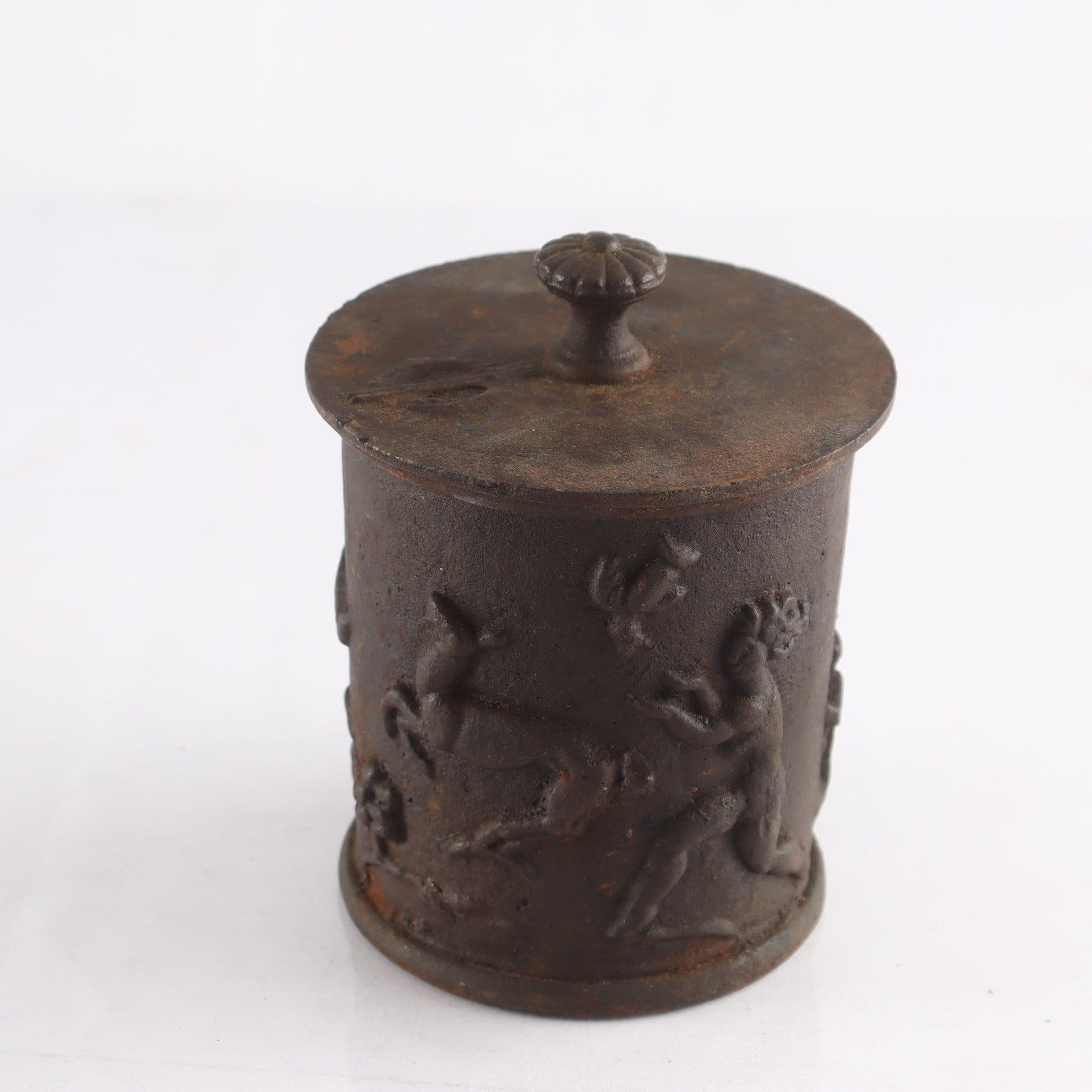 Tobaksburk med lock, gjutjärn, Näfveqvarns Bruk, 1920-tal. Samfraktas ej.