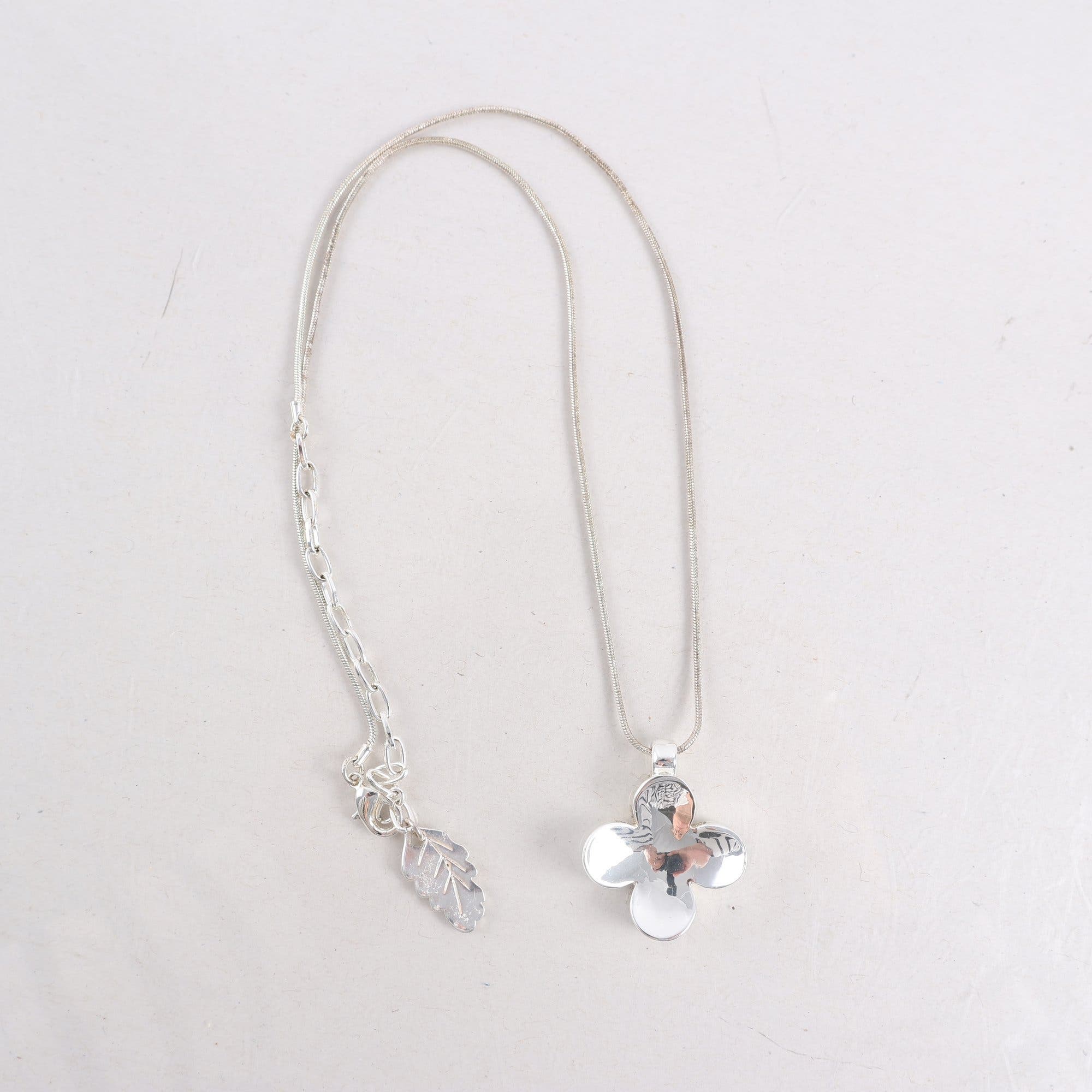 Halsband & hänge, Ioaku, metall