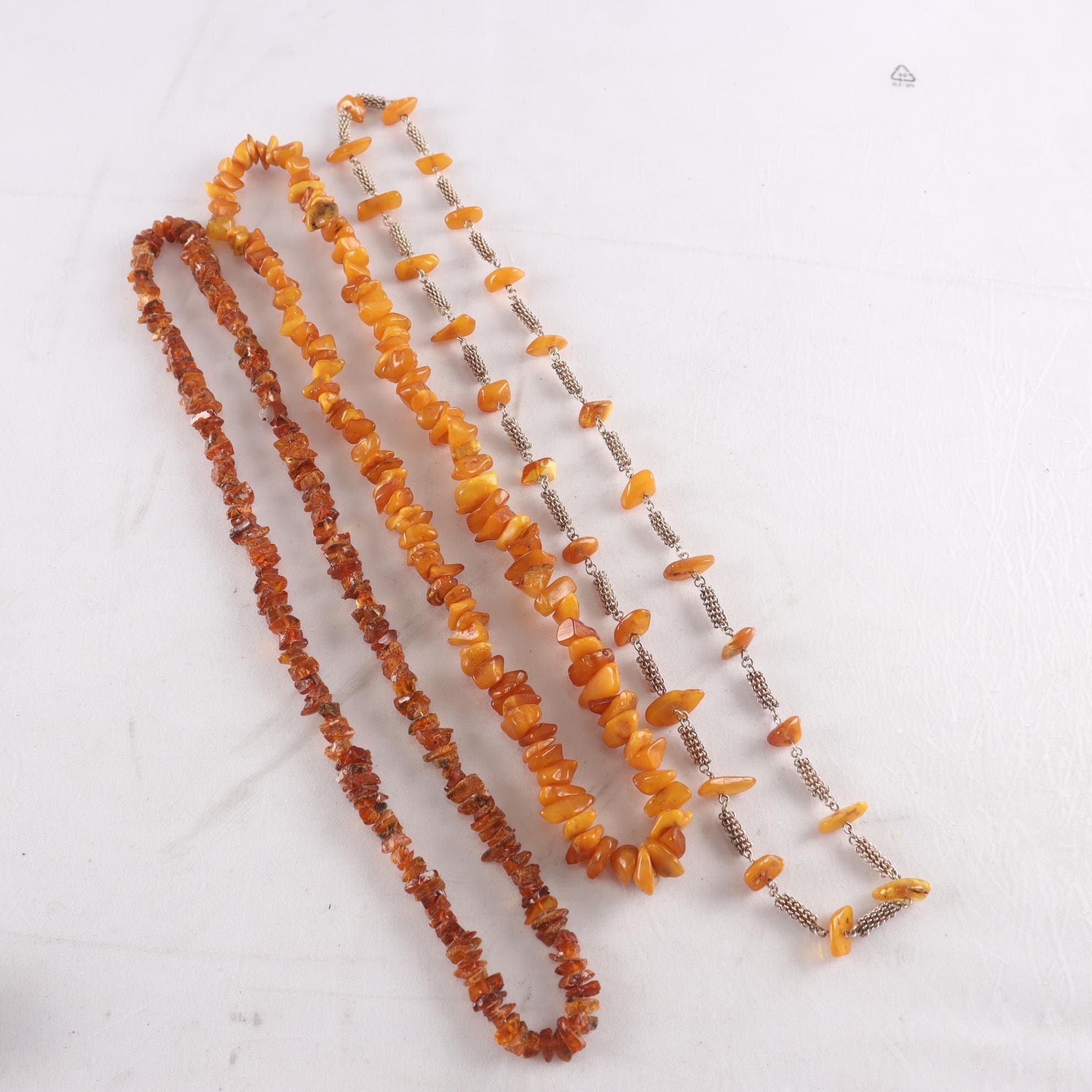 Halsband, Bärnsten och metall, 3 st