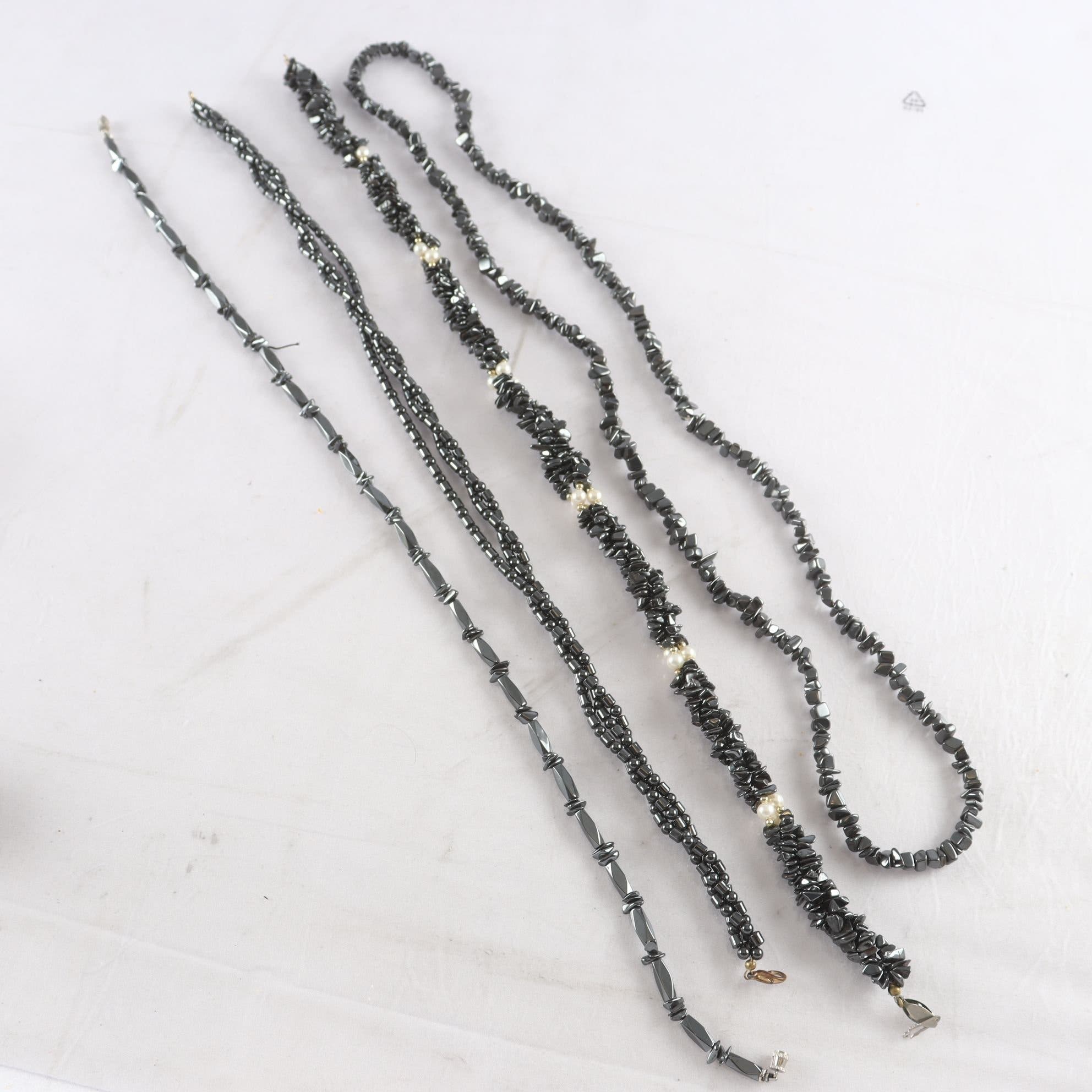 Halsband, stenar och pärlor, bl.a hematit, 4 st
