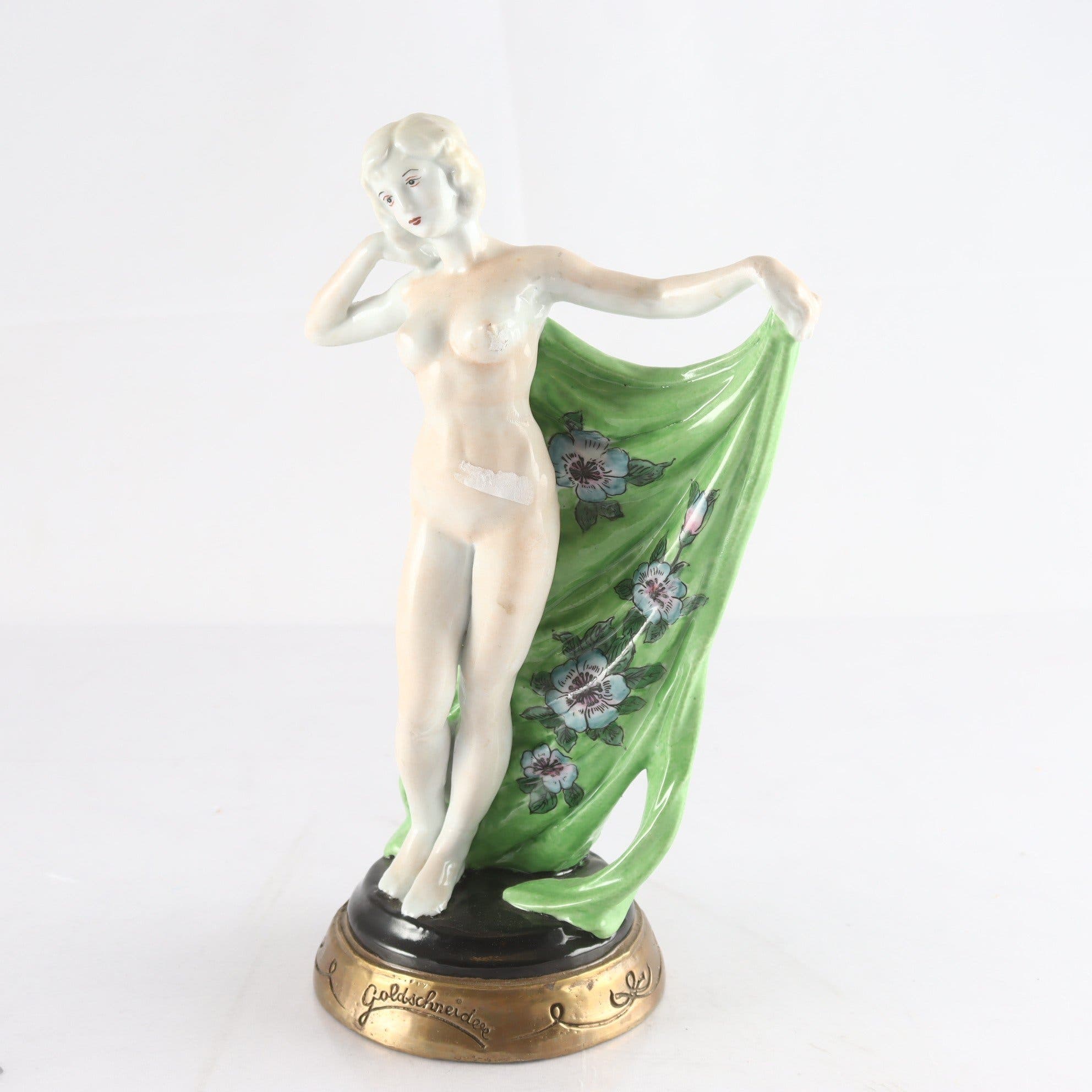 Figurin, porslin, sockel av mässing, Goldscheider, Tyskland, 1926. Samfraktas ej