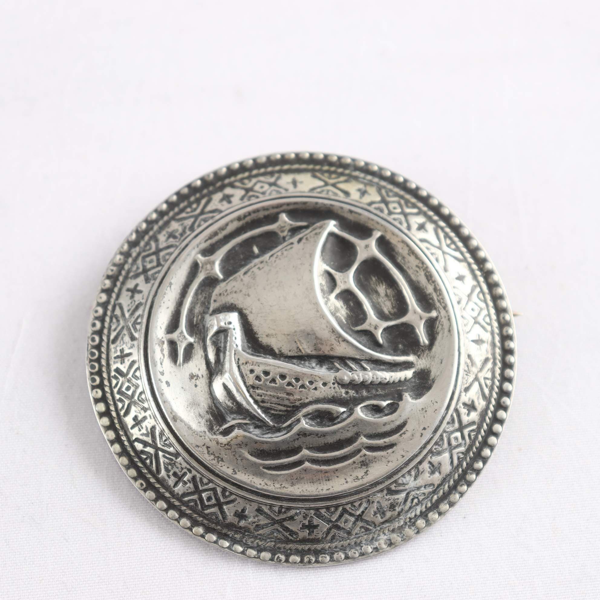 Brosch, silver, vikingamotiv
