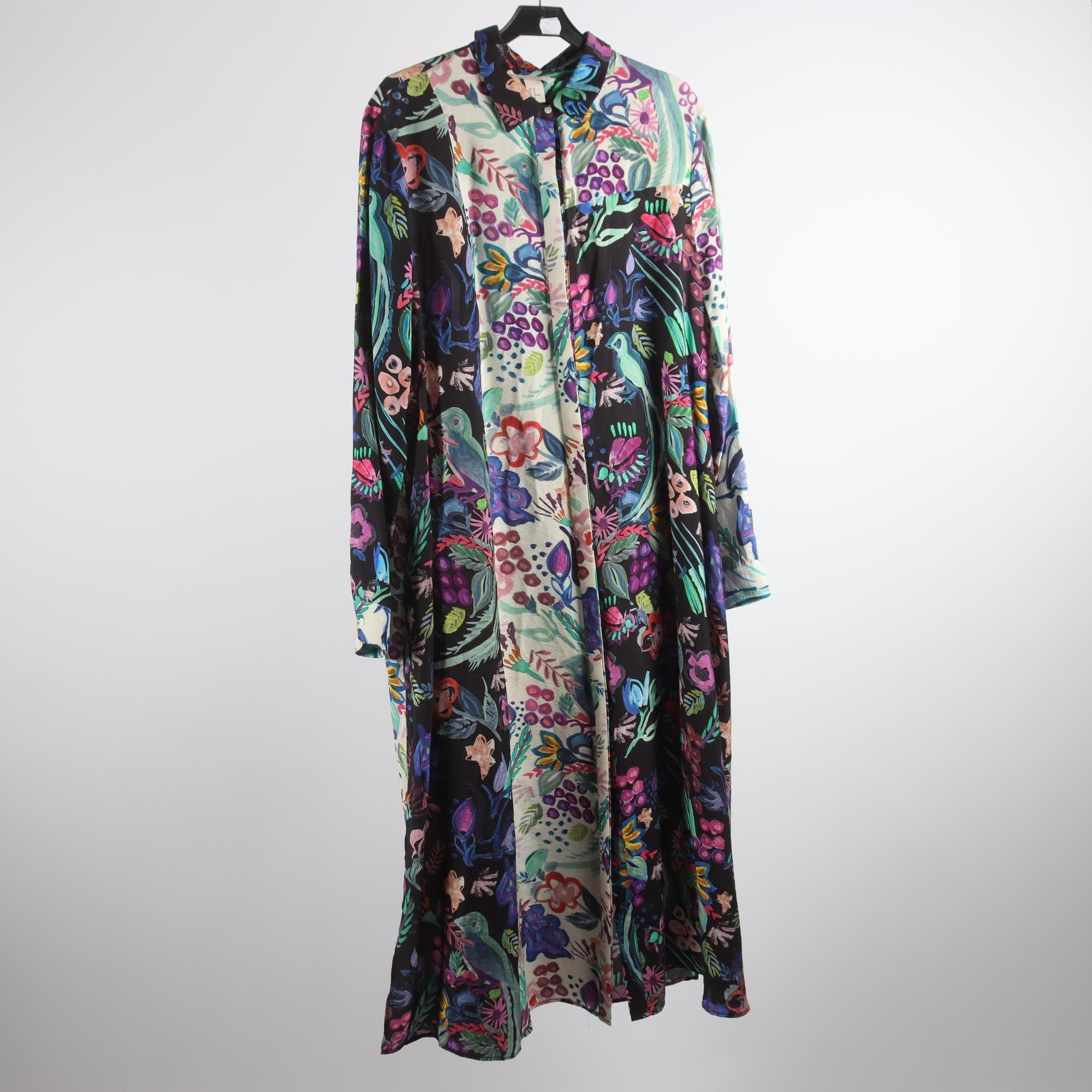 Klänning, H&M, mönstrad, vit, svart, rosa, stl. 42.