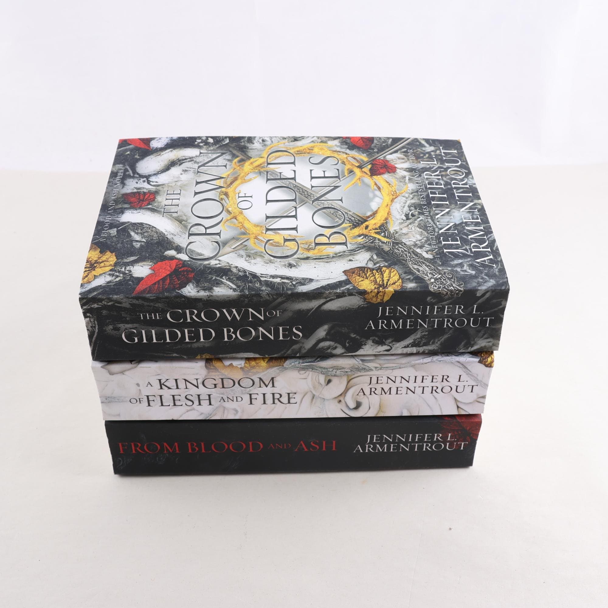 Jennifer L. Armentrout, Blood and Ash, 3 volymer