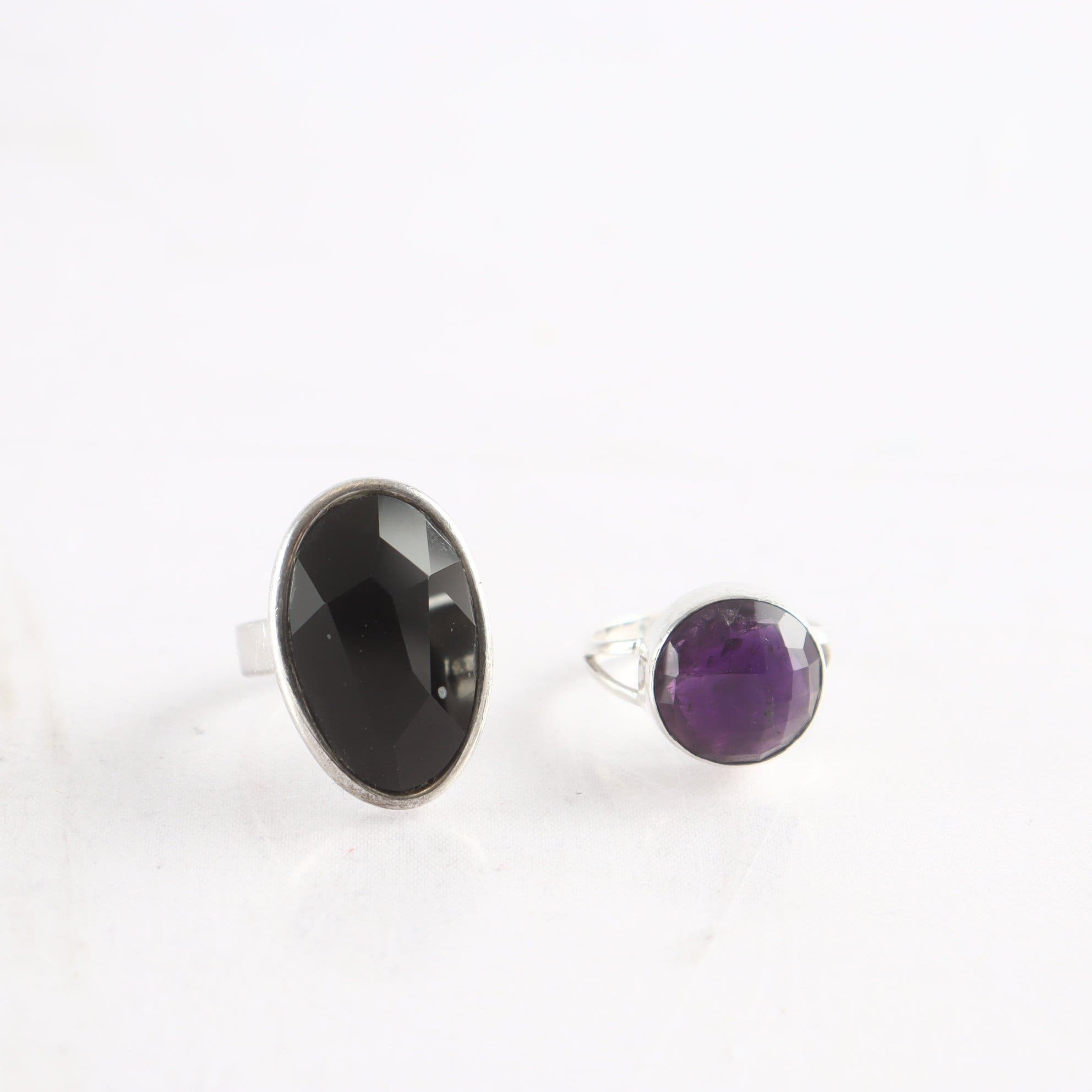 Ringar, silver 925, slipad lila och svart sten