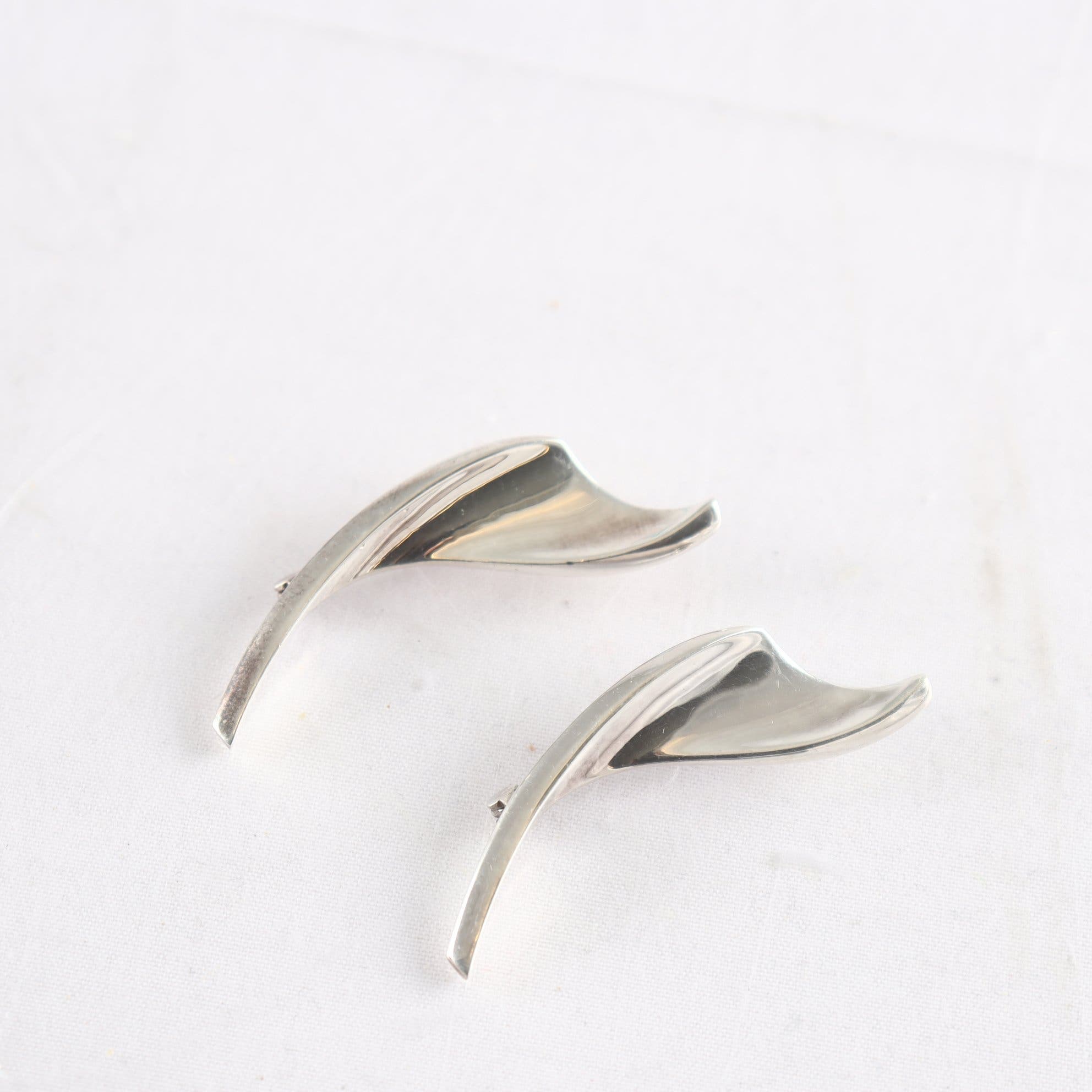 Broscher, silver, ett par